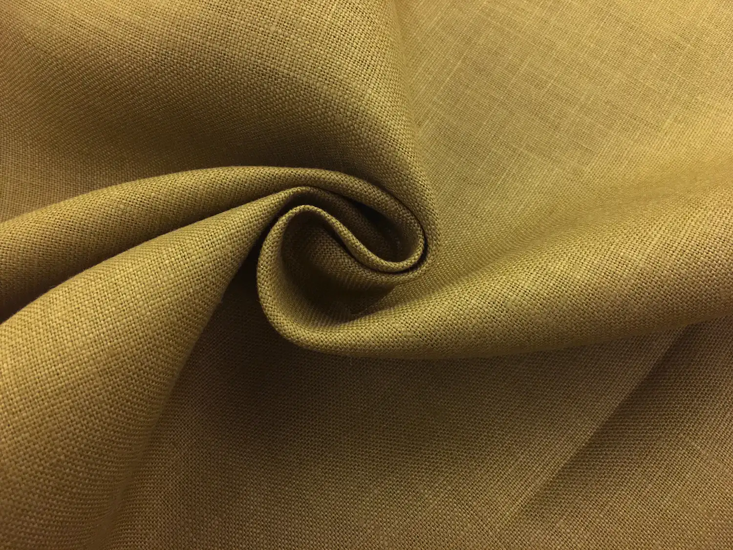 Medium Weight Linen in Moss1