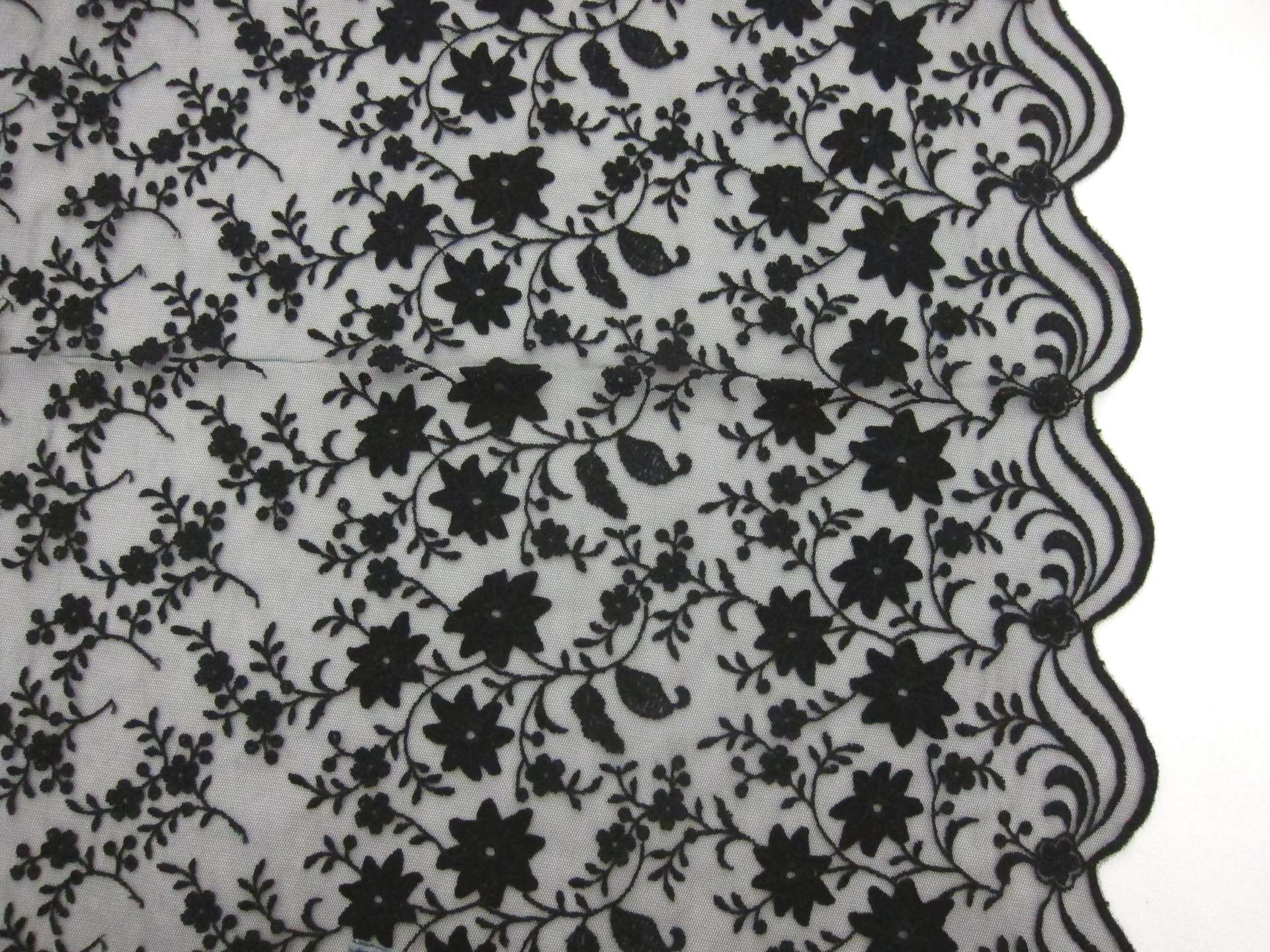 Embroidered Illusion0