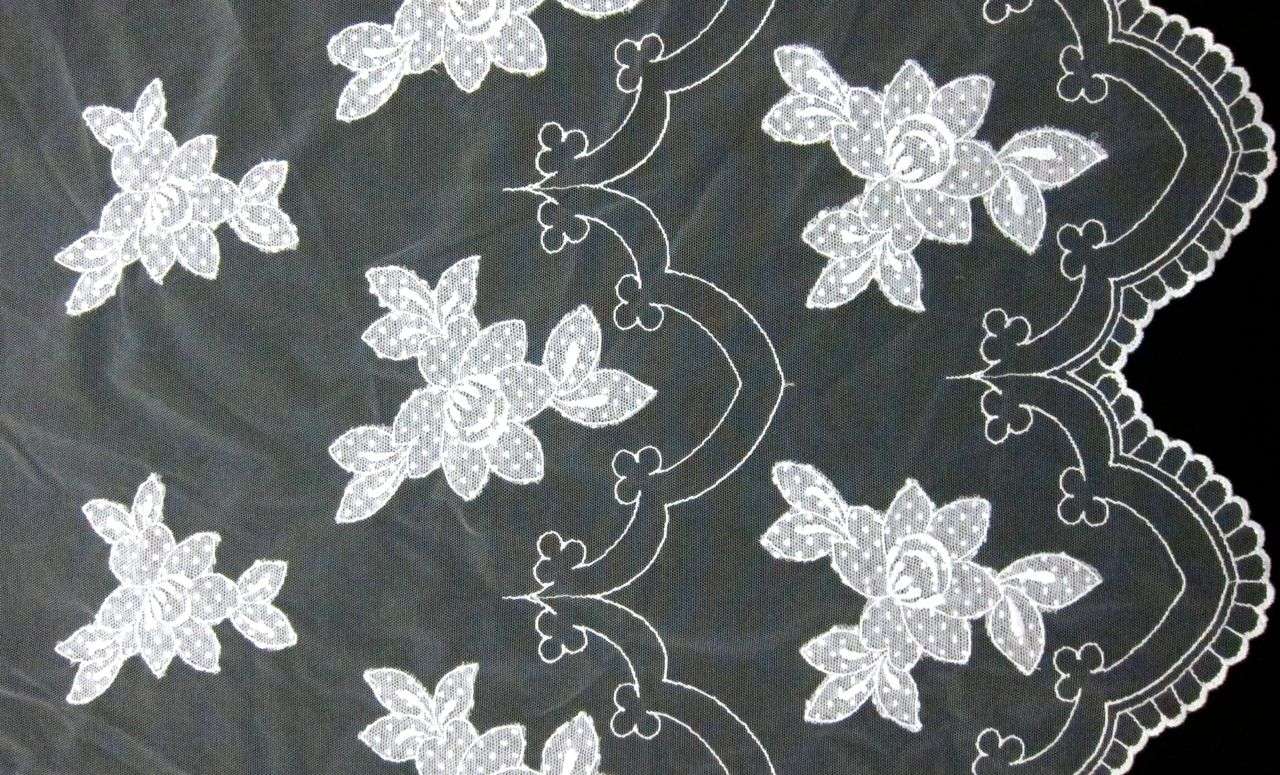Degradé Embroidered Illusion in White0