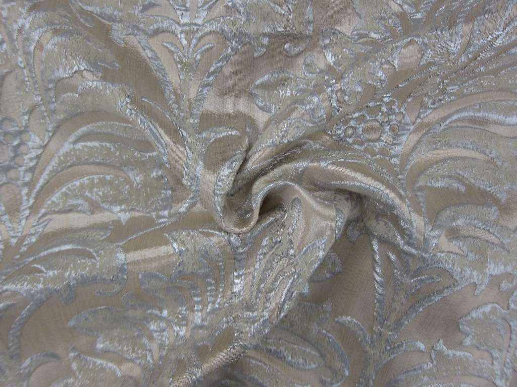 Poly Metallic Cloque3