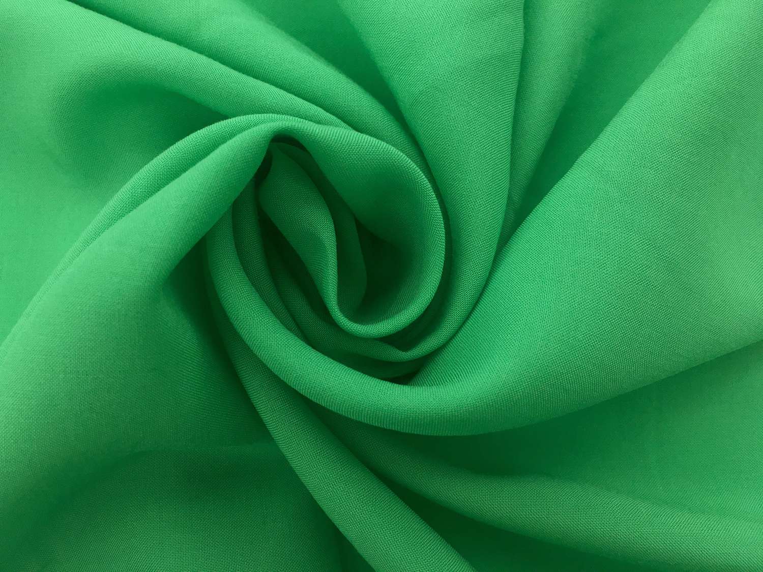 Viscose Batiste in Kelly Green1