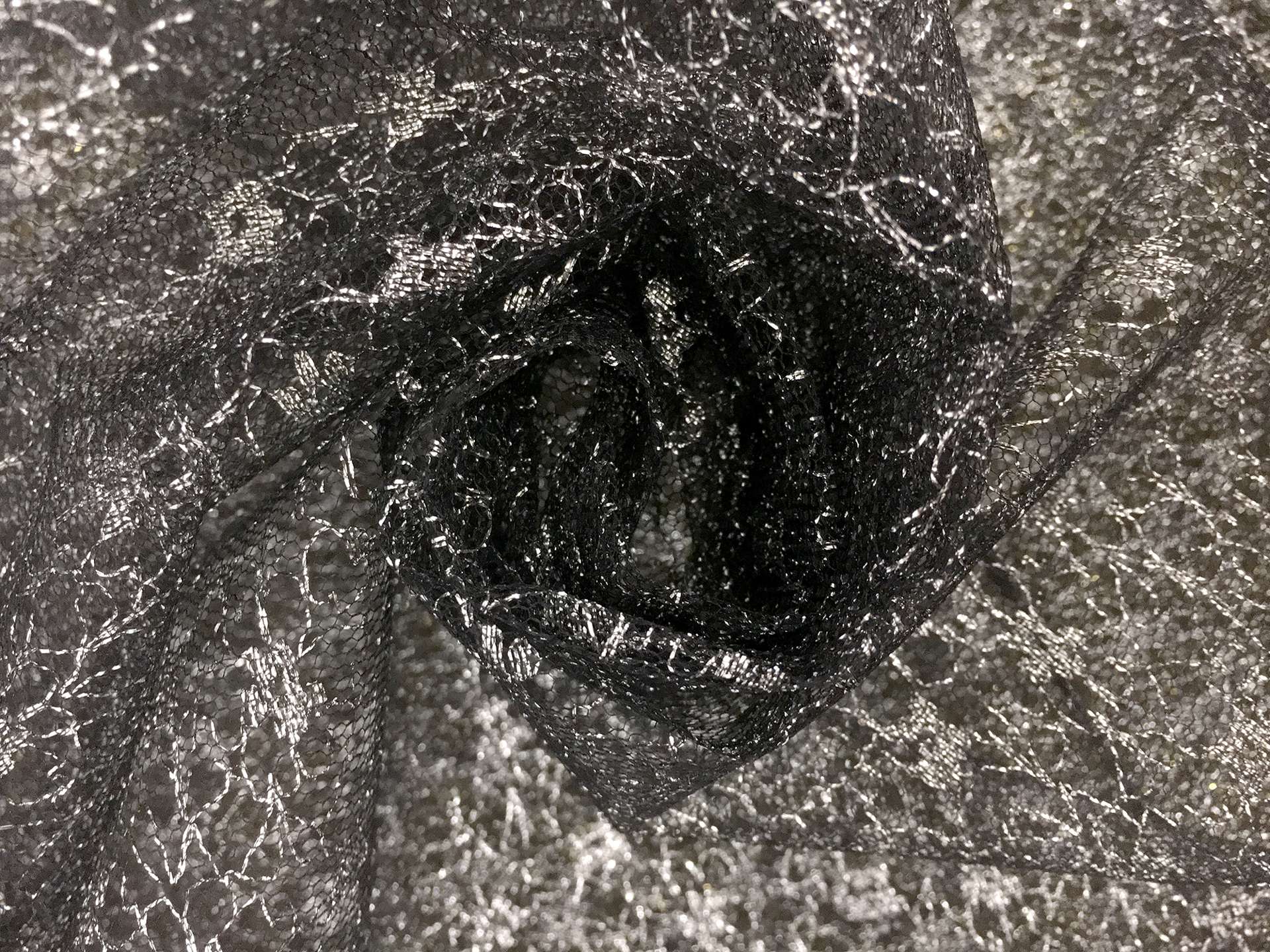 Metallic Novelty Illusion in Black and Silver