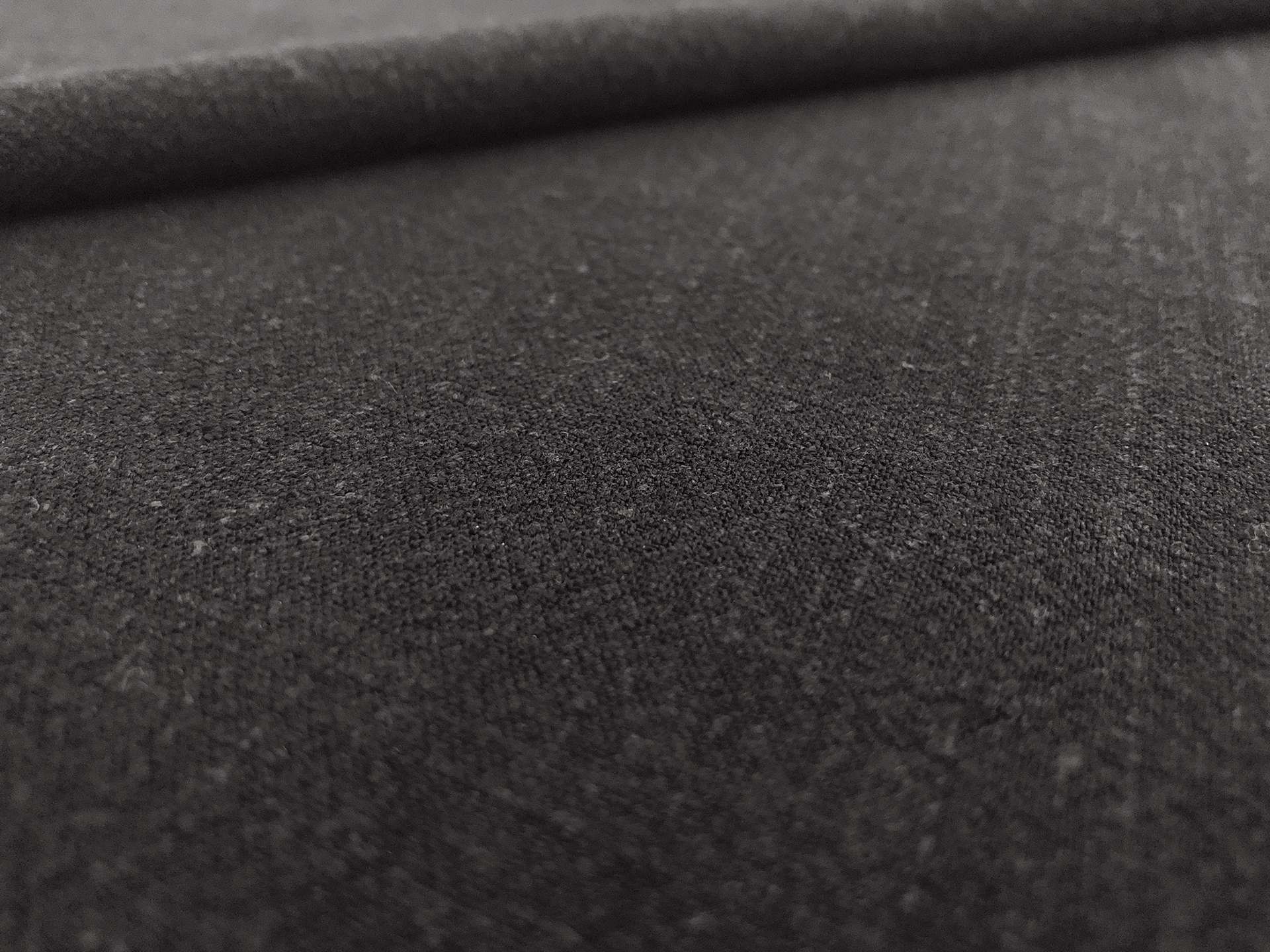 Sustainable Viscose Linen Blend Noil in Black