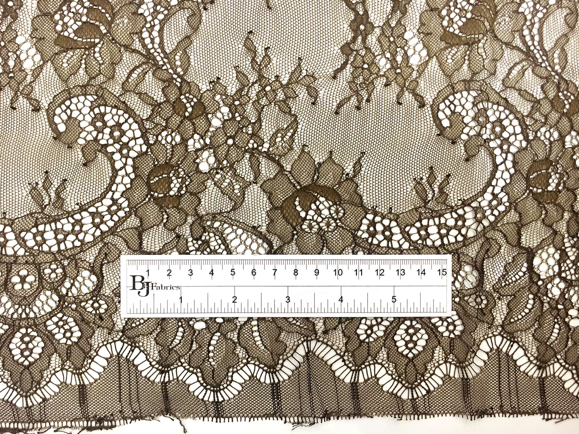Wide Chantilly Lace in Brown