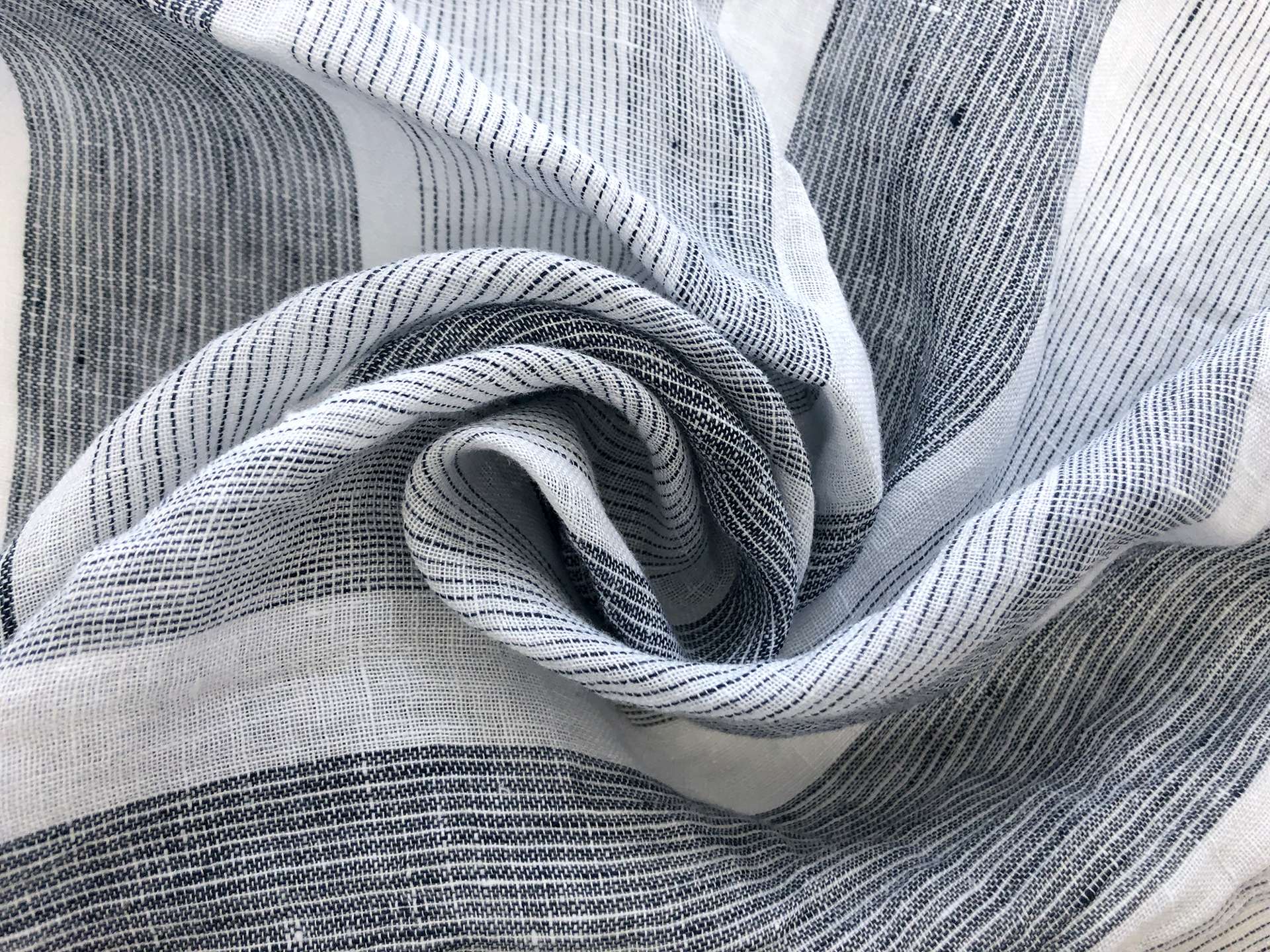 Linen Crinkled Gauze With Stripes in White