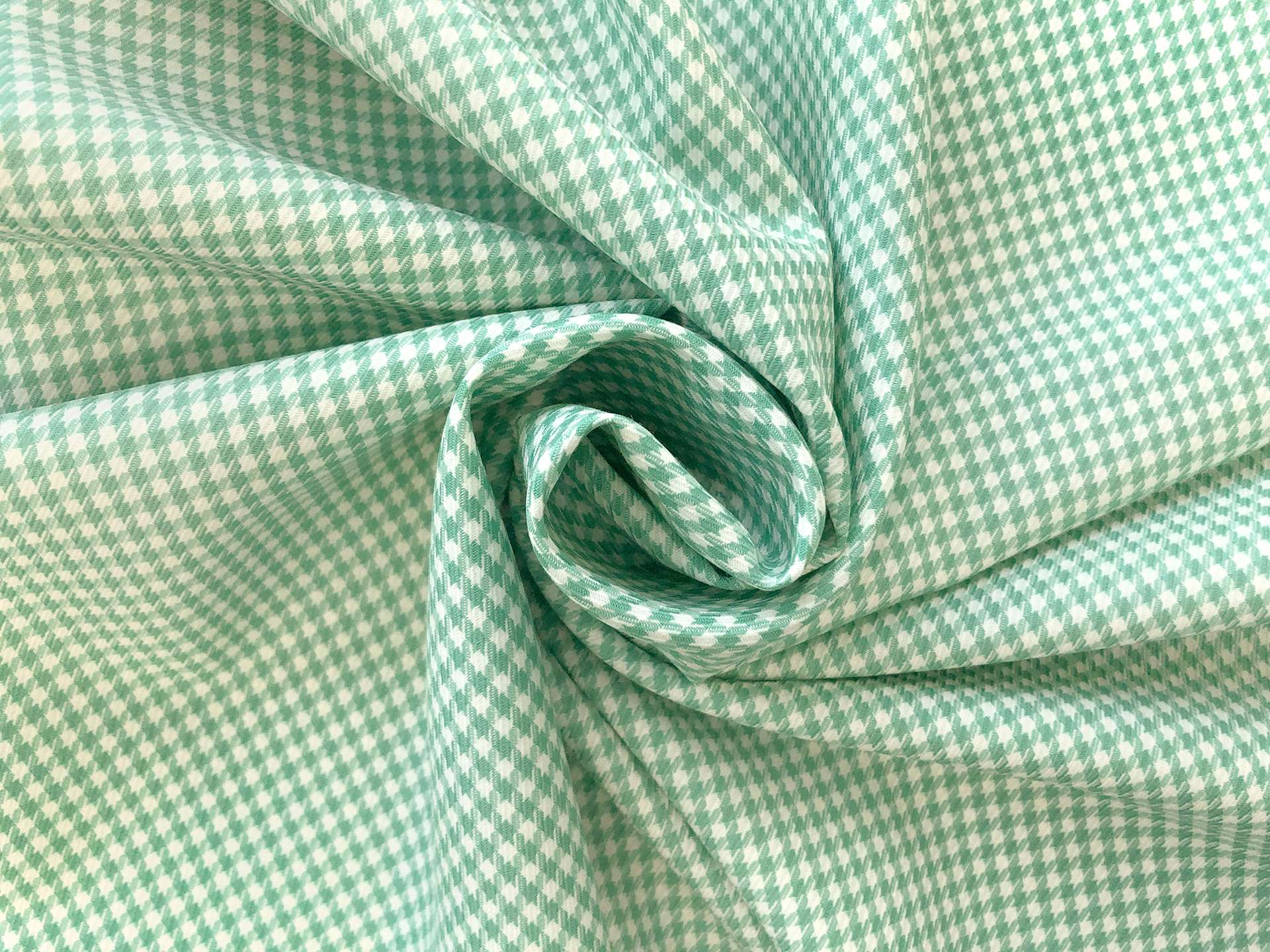 Stretch Wool Houndstooth Suiting in Shamrock Green