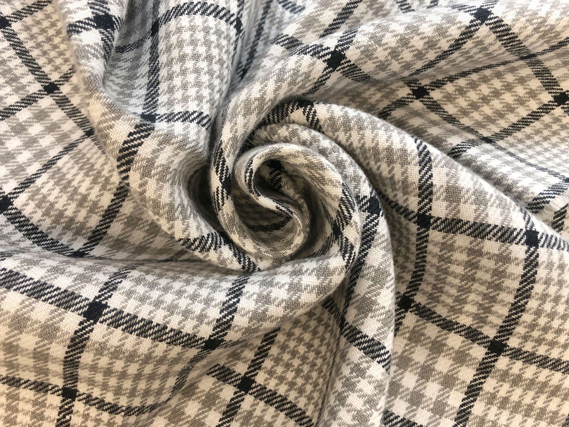 Washed Linen Houndstooth Plaid in Grey Black