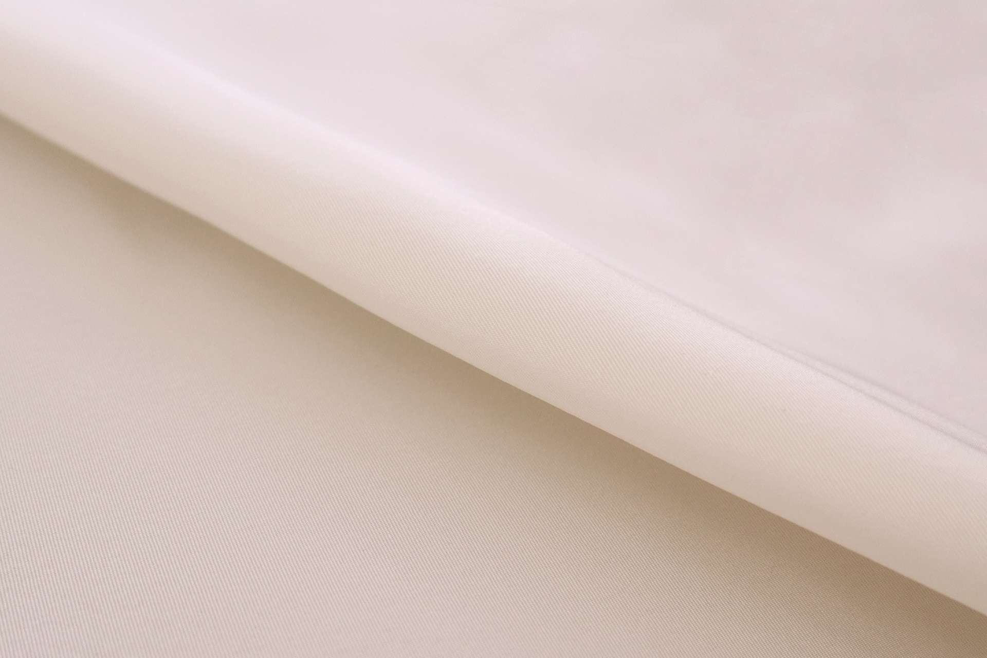 Silk Gros de Londres with a Bounce Finish in Off White
