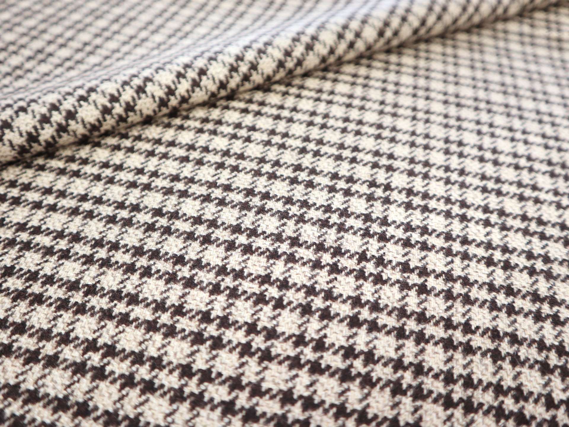 Cashmere Houndstooth Suiting in Dark Brown