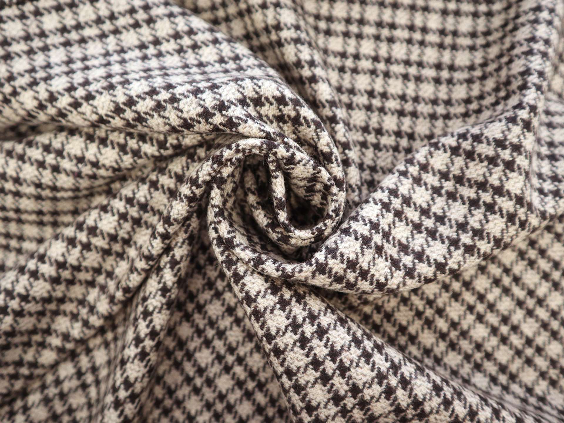 Cashmere Houndstooth Suiting in Dark Brown