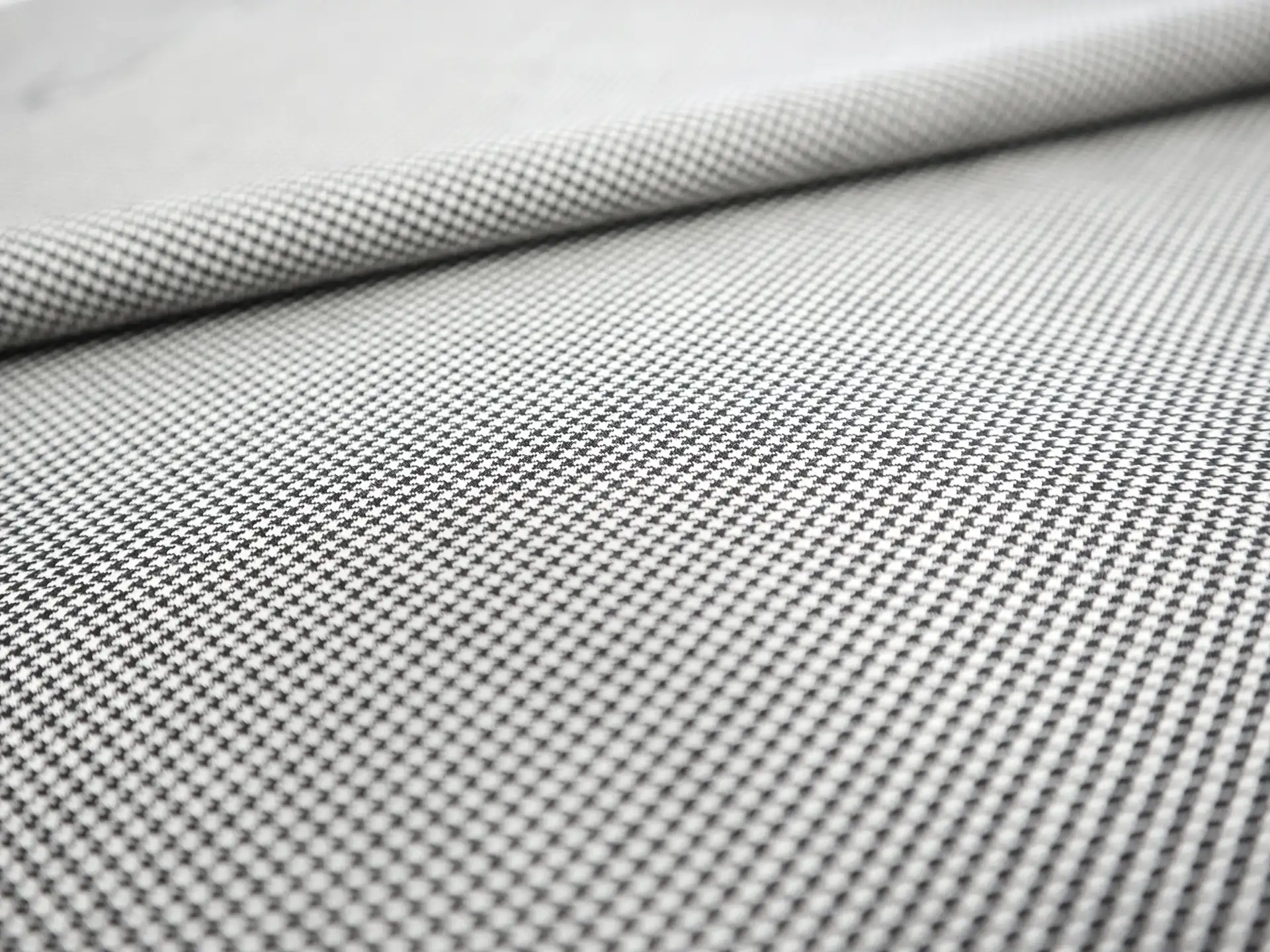 Super 110's Wool Micro Houndstooth Suiting