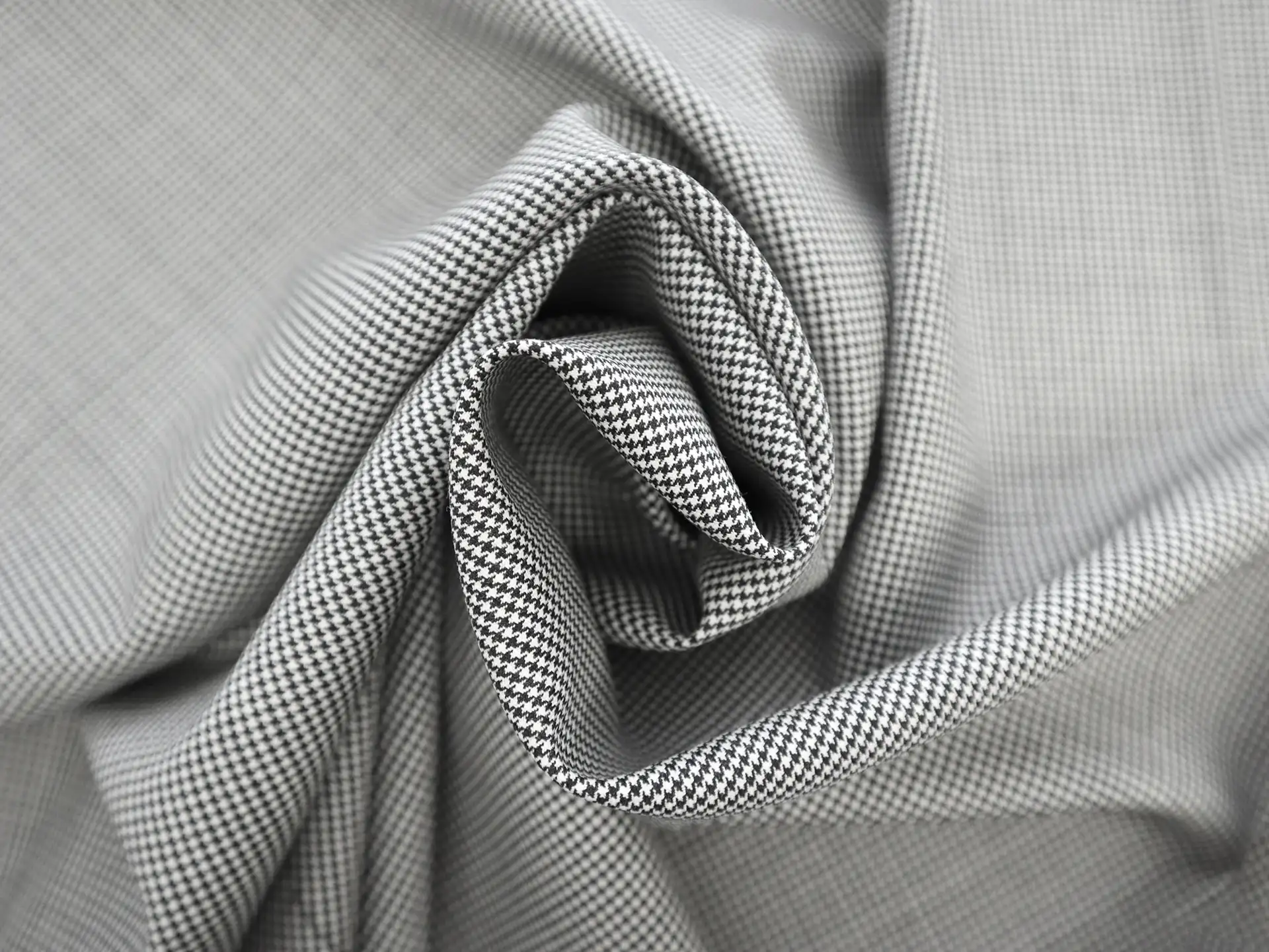 Super 110's Wool Micro Houndstooth Suiting