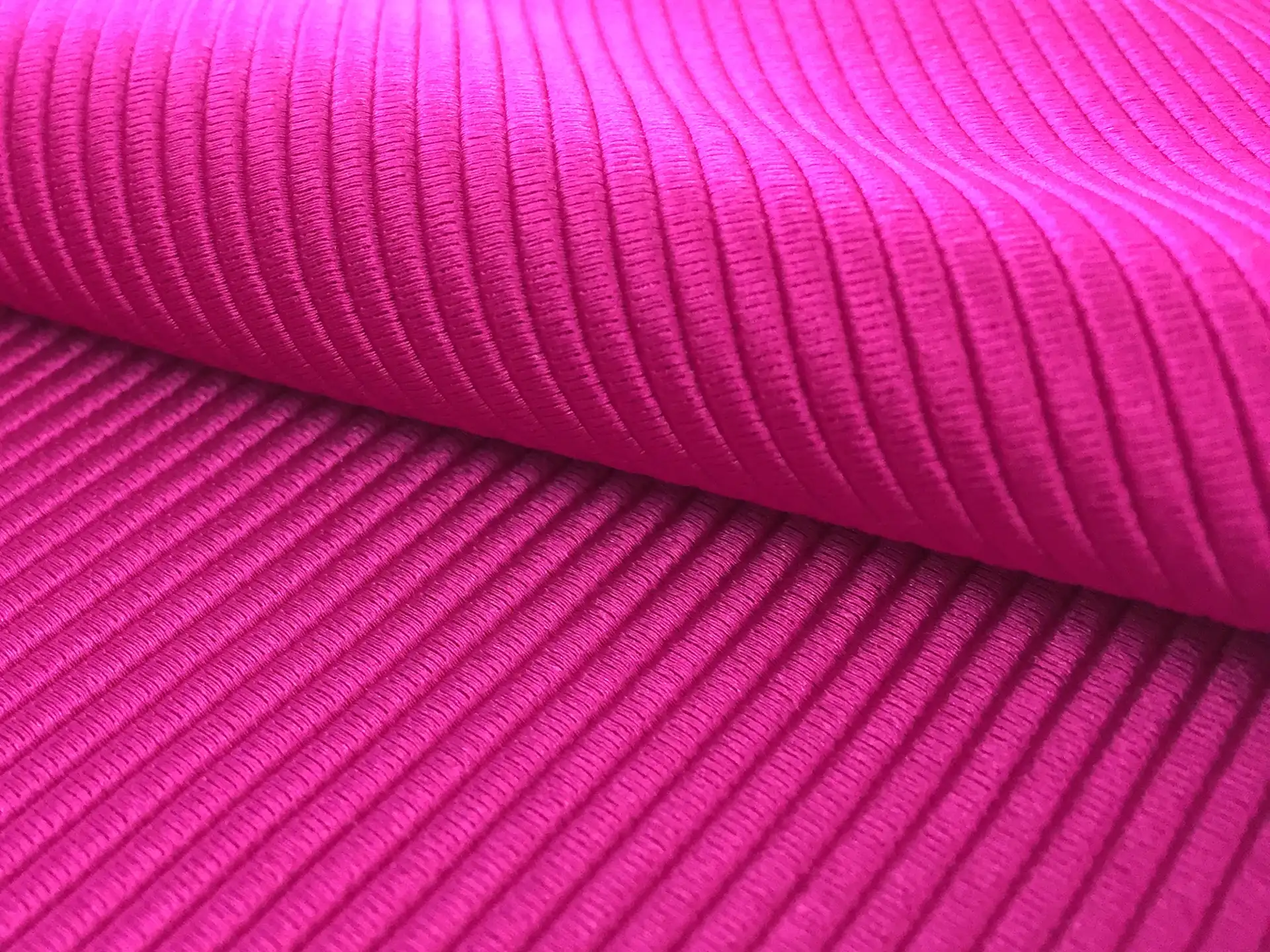Rayon Faille in Magenta