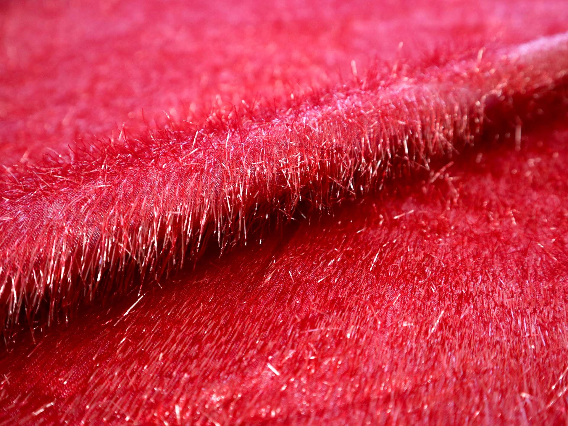 Metallic Eyelash in Carmine
