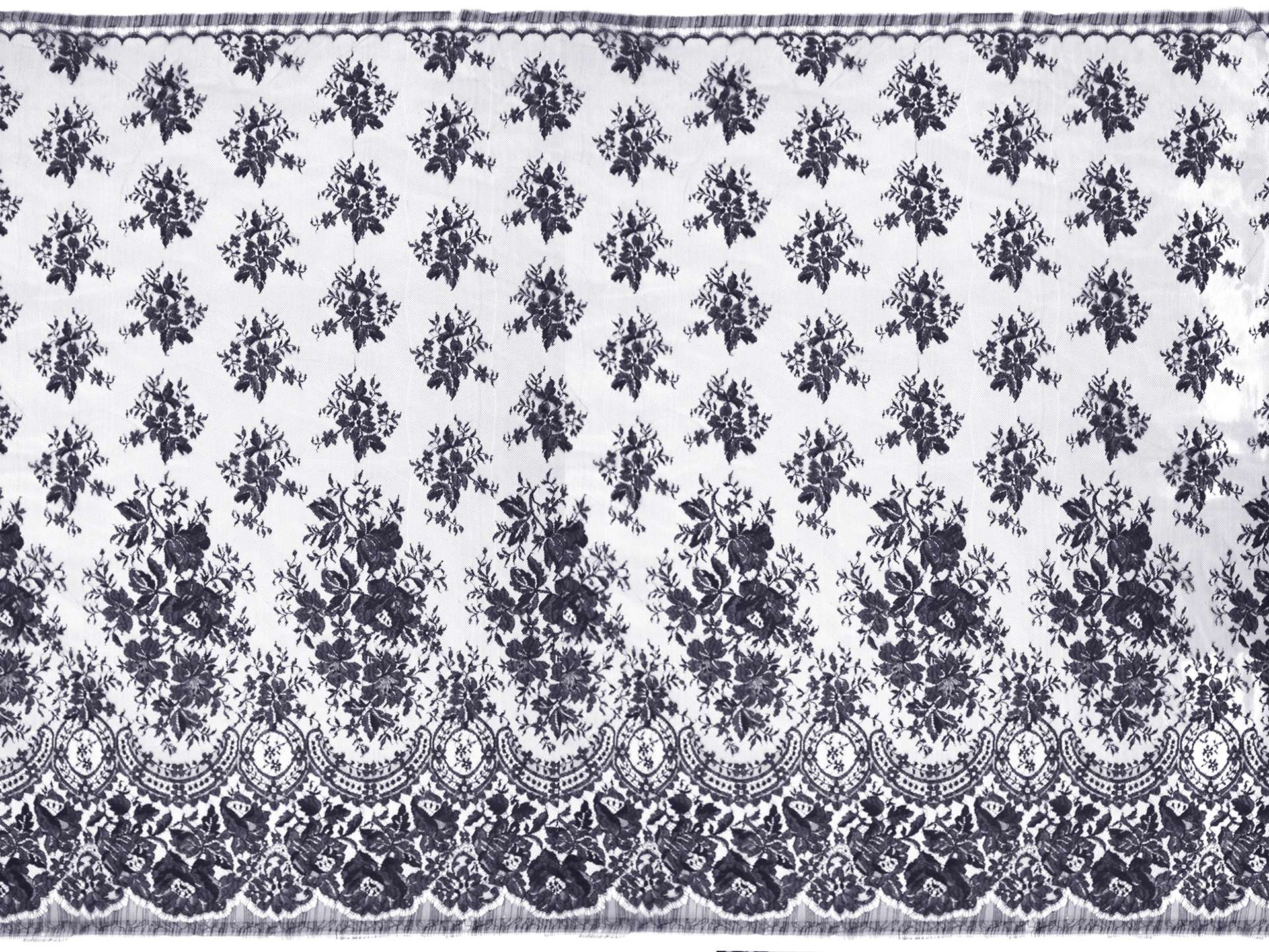 Floral Chantilly Lace in Marine Foncé