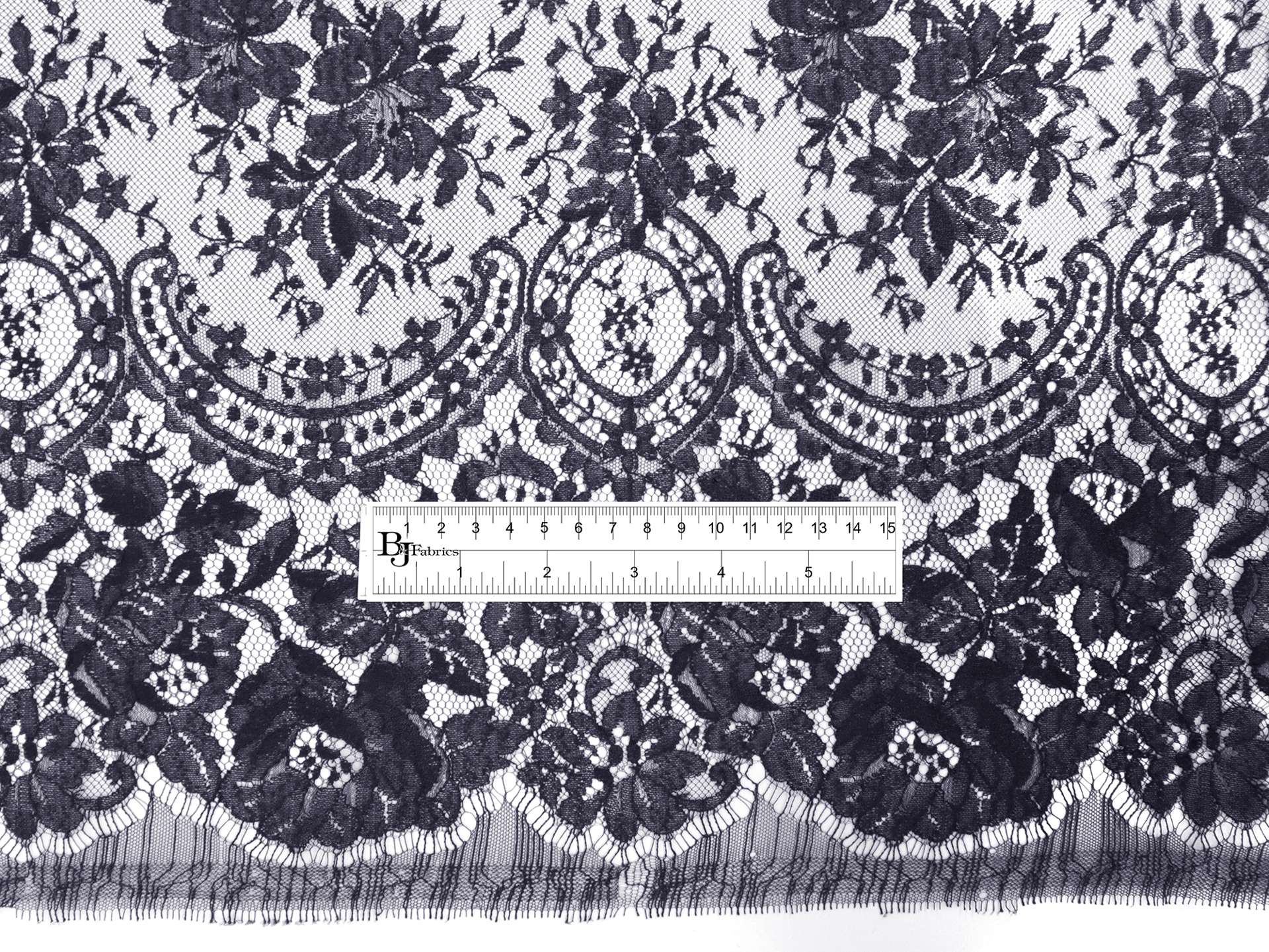 Floral Chantilly Lace in Marine Foncé