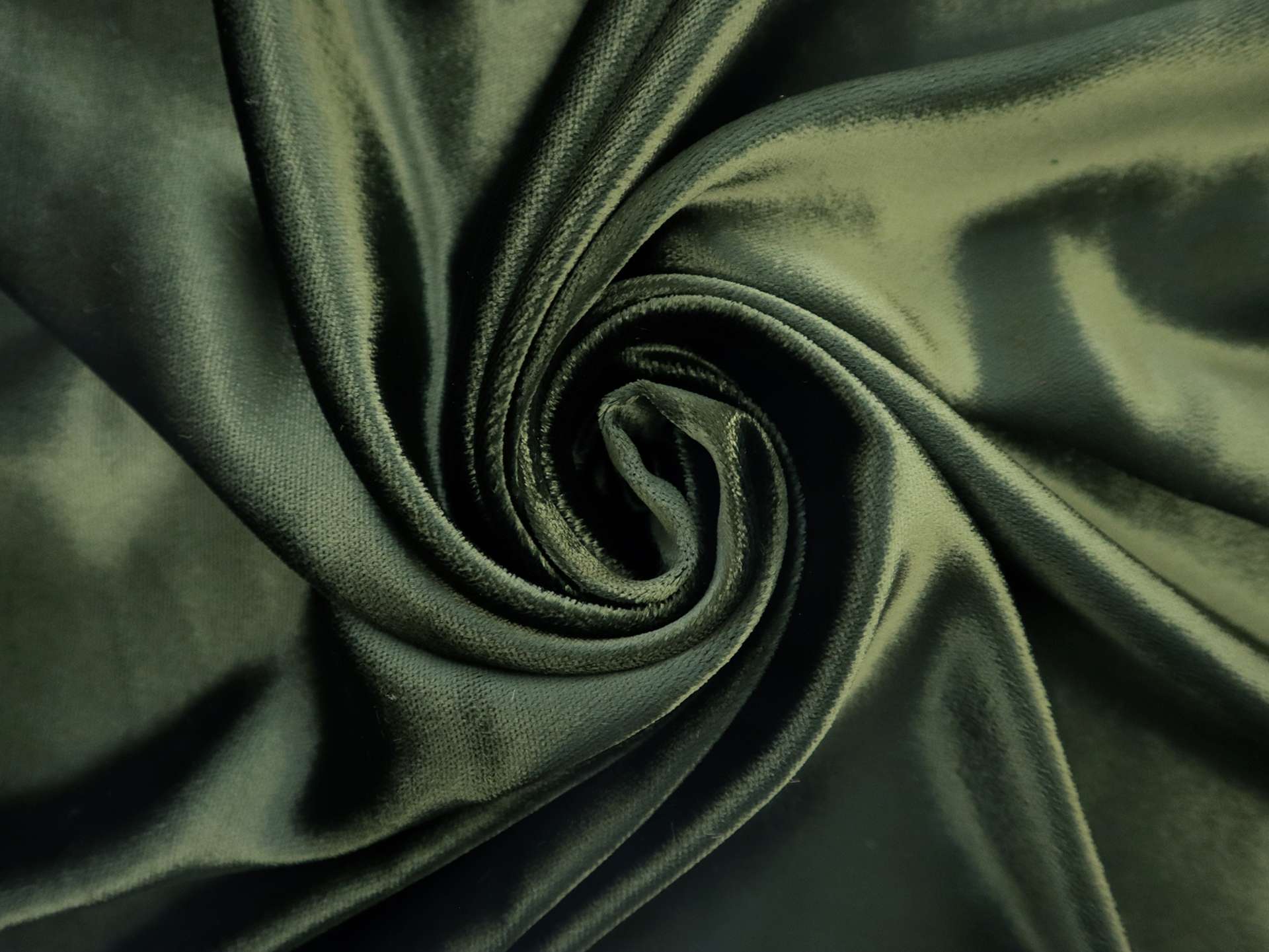 Silk & Rayon Panné Velvet in Hunter Green