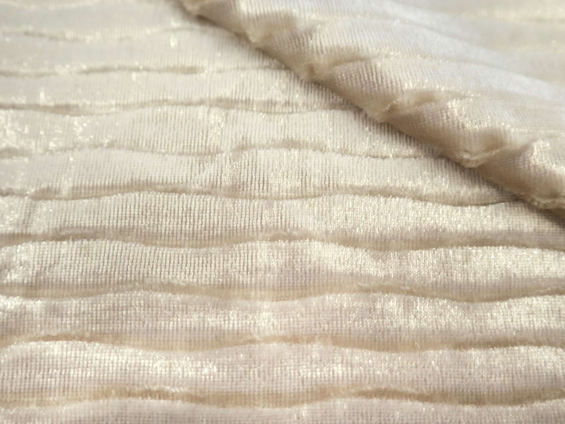 Cut Panné Velvet in Bombshell Ivory