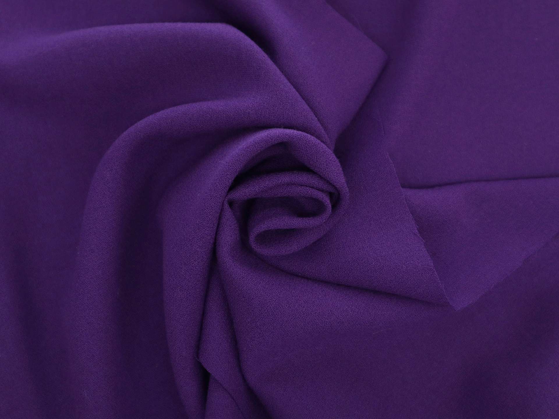 Italian Wool Crepe in Púrpura 