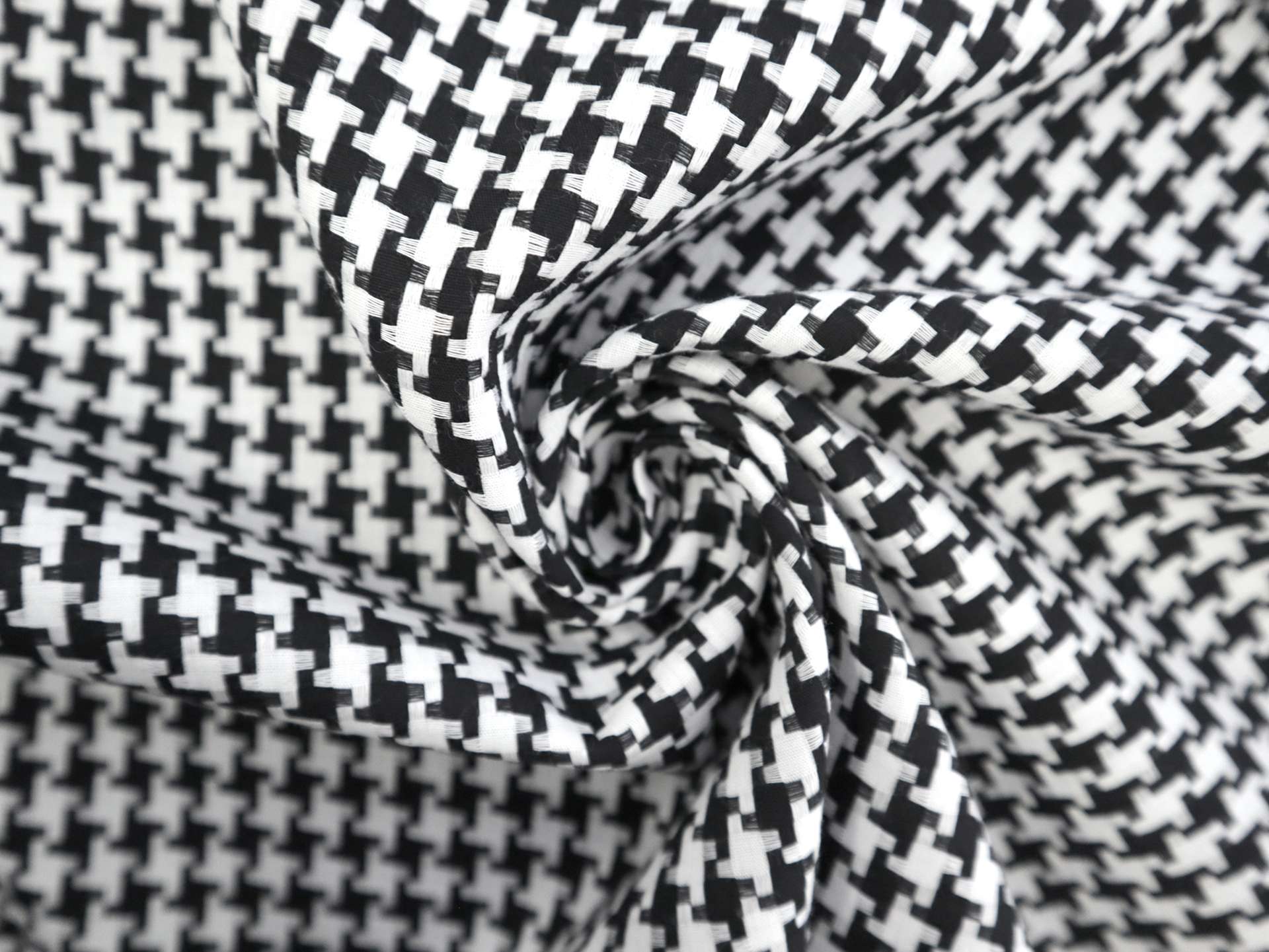Cotton Novelty Houndstooth Shirting in Black & White
