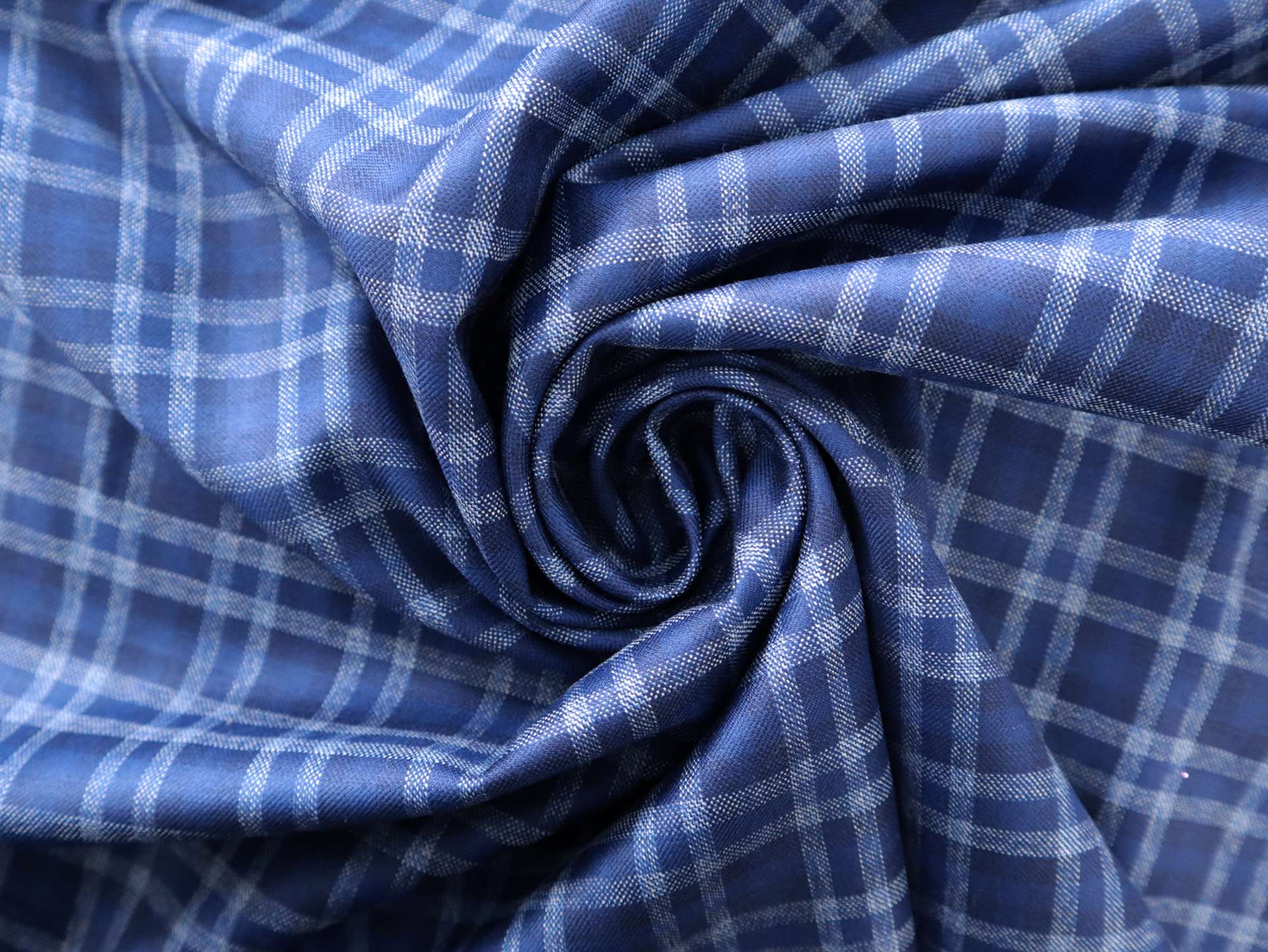 Italian Super 150s Wool Plaid Suiting in Blue
