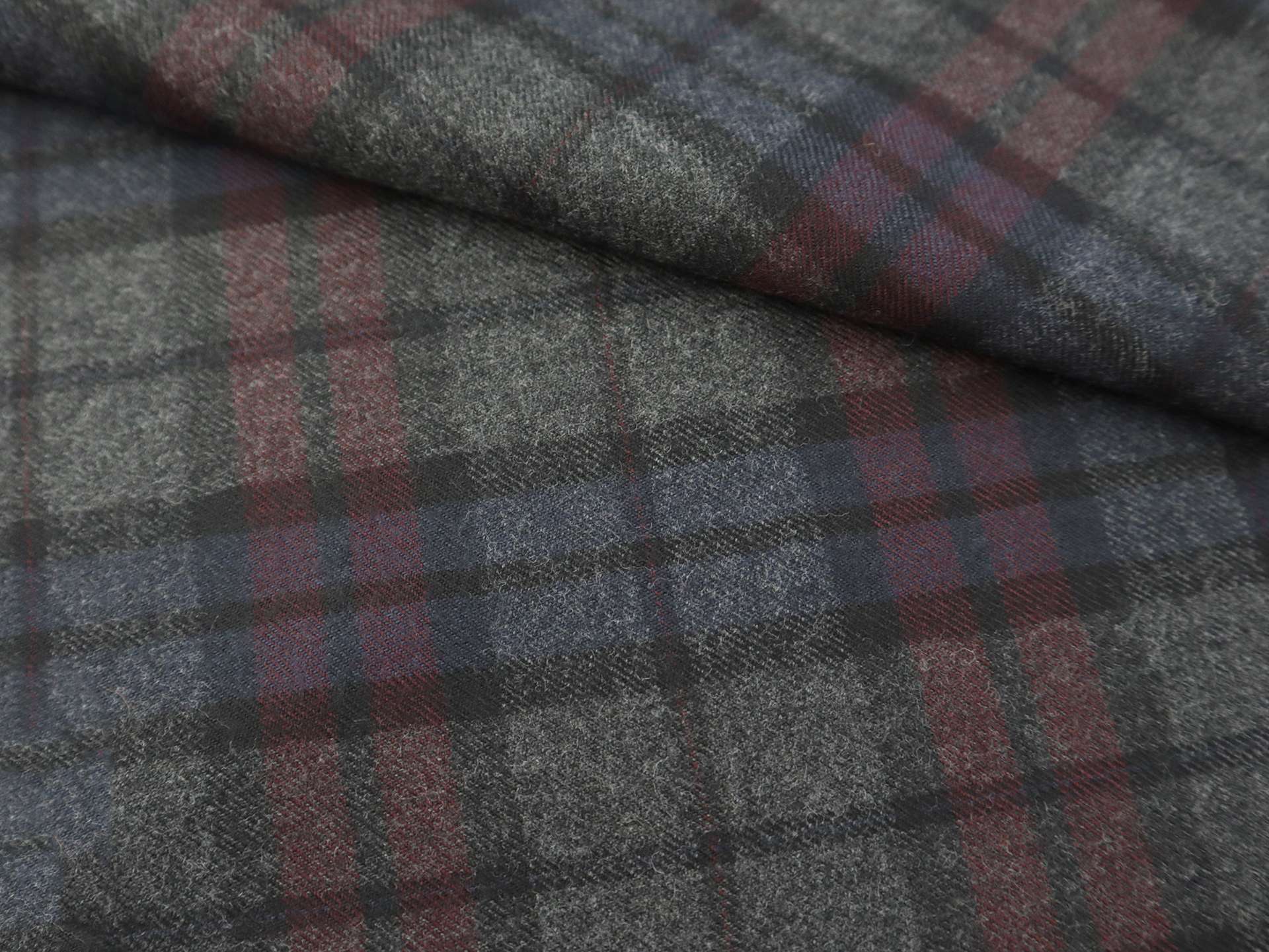 Italian Wool Twill Plaid Suiting in Charcoal Navy