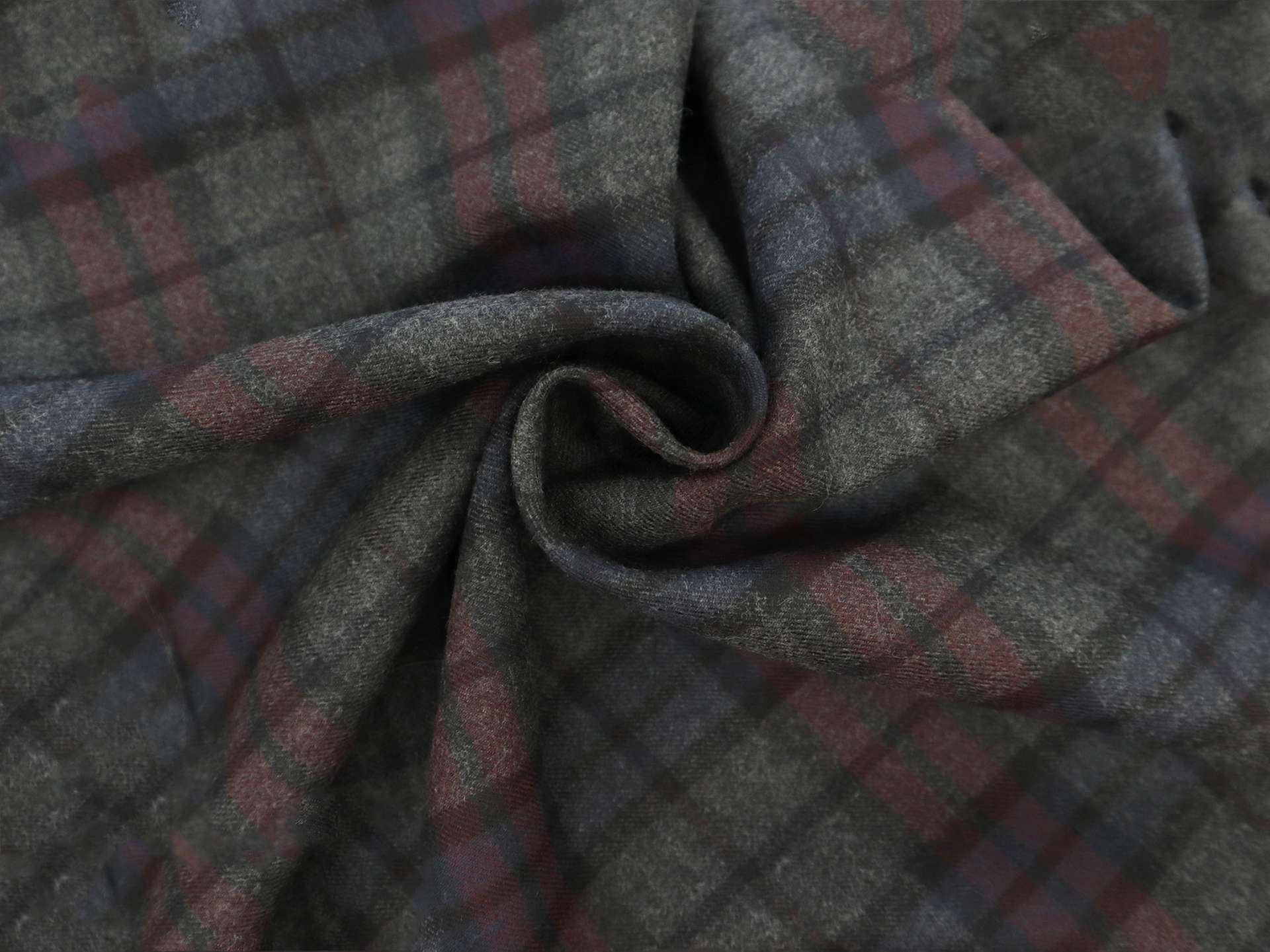 Italian Wool Twill Plaid Suiting in Charcoal Navy