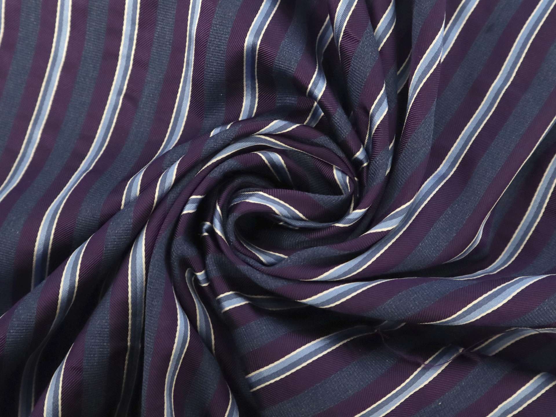 Silk Tie Jacquard with Stripe Pattern