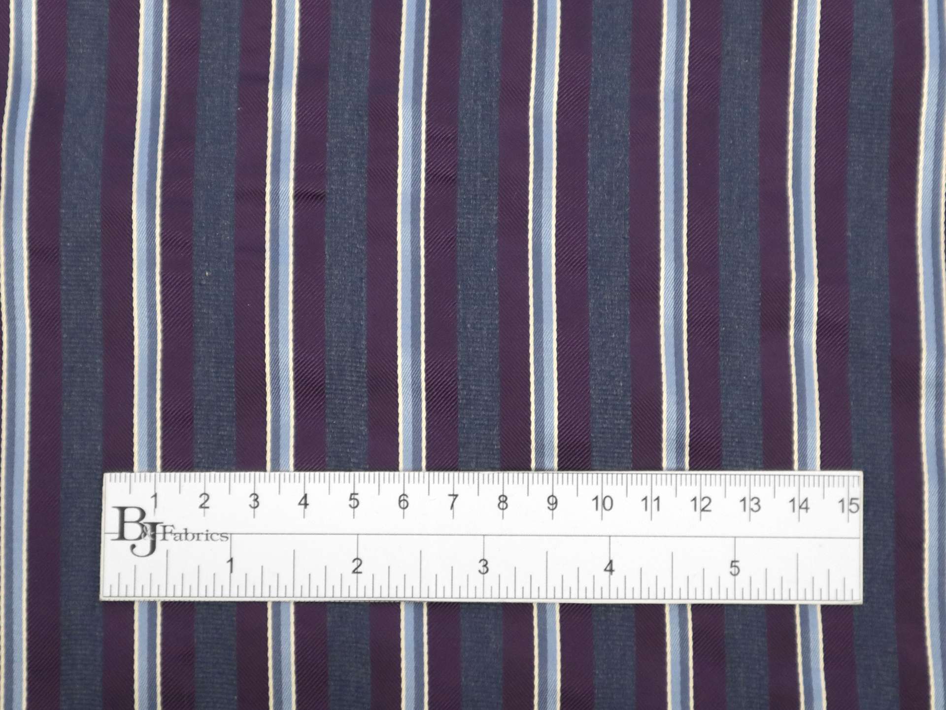 Silk Tie Jacquard with Stripe Pattern