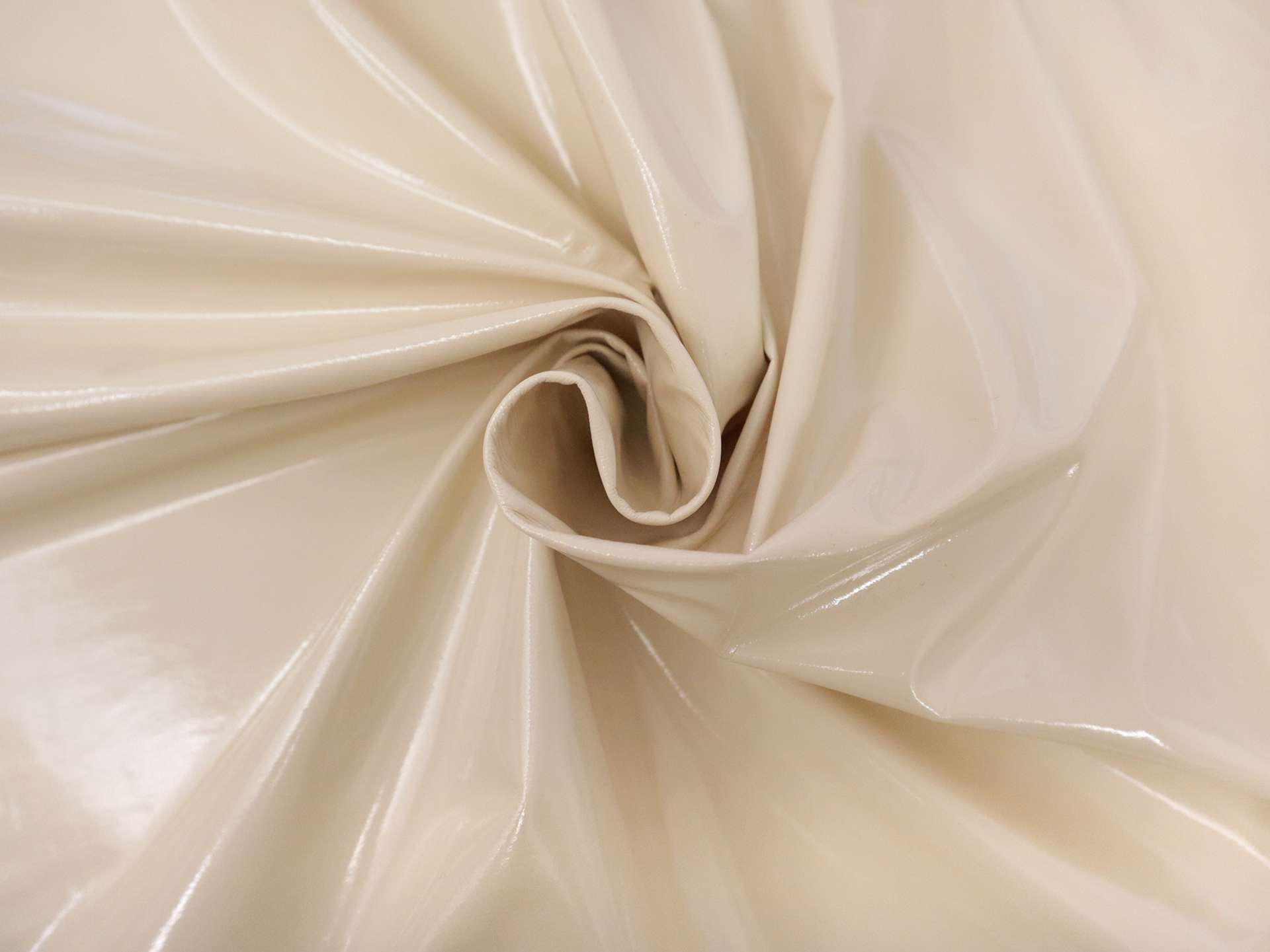 Wetlook Vinyl in Bone 