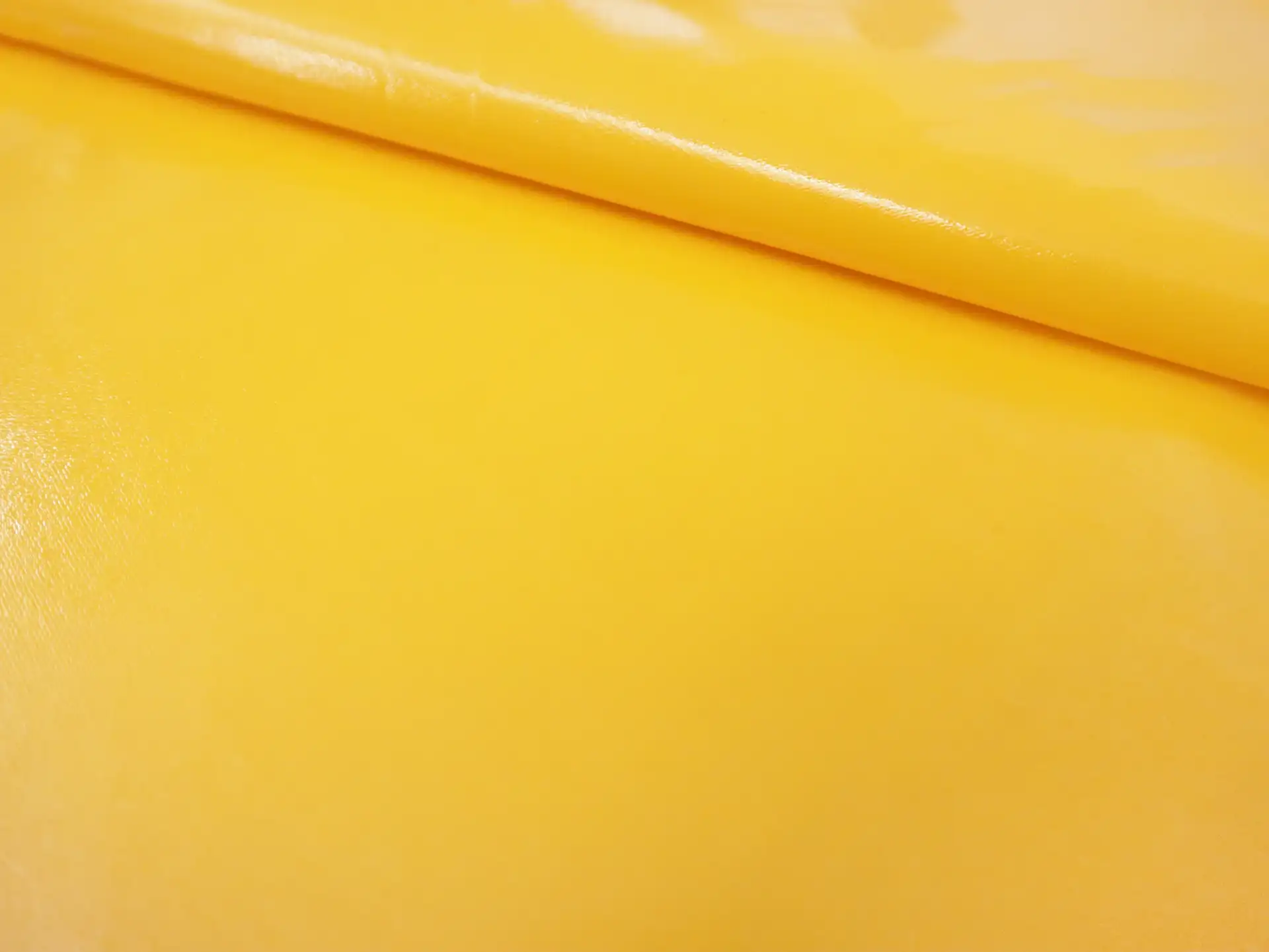 Wetlook Vinyl in Yellow