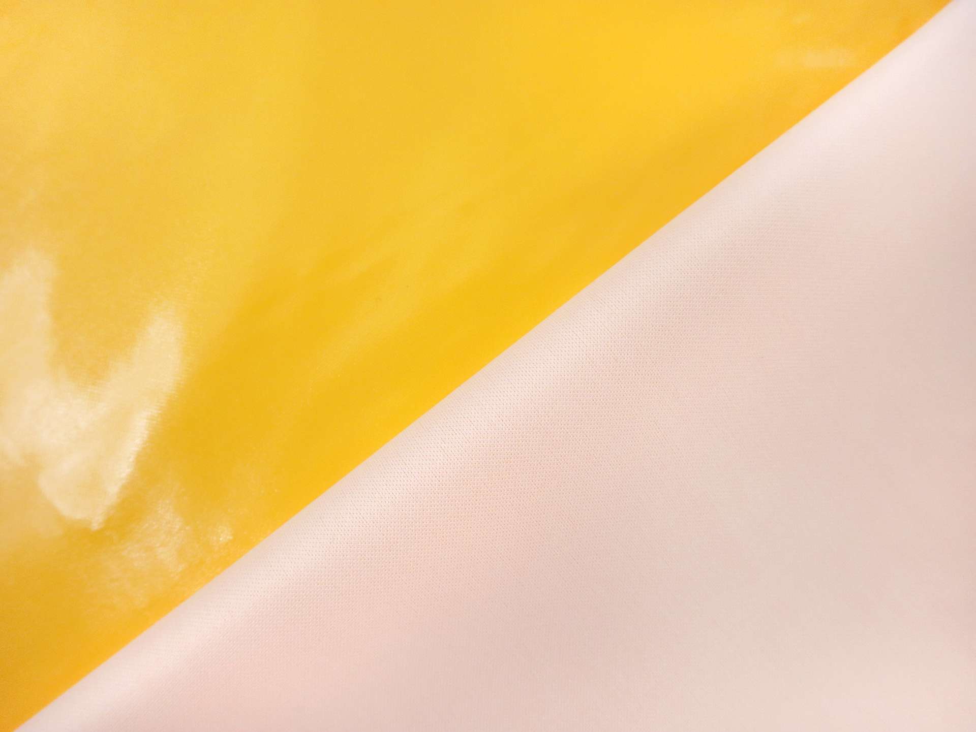Wetlook Vinyl in Yellow