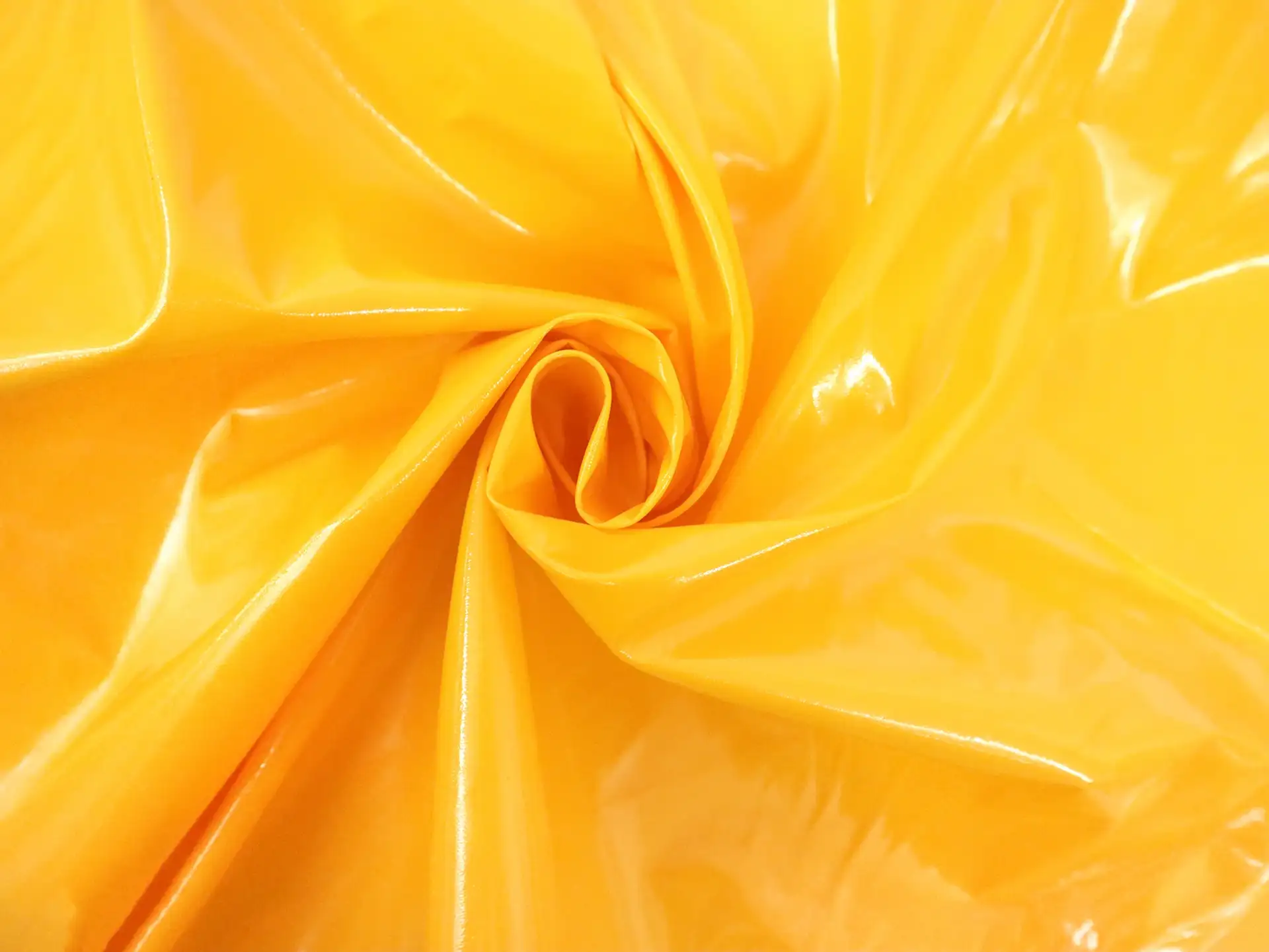Wetlook Vinyl in Yellow