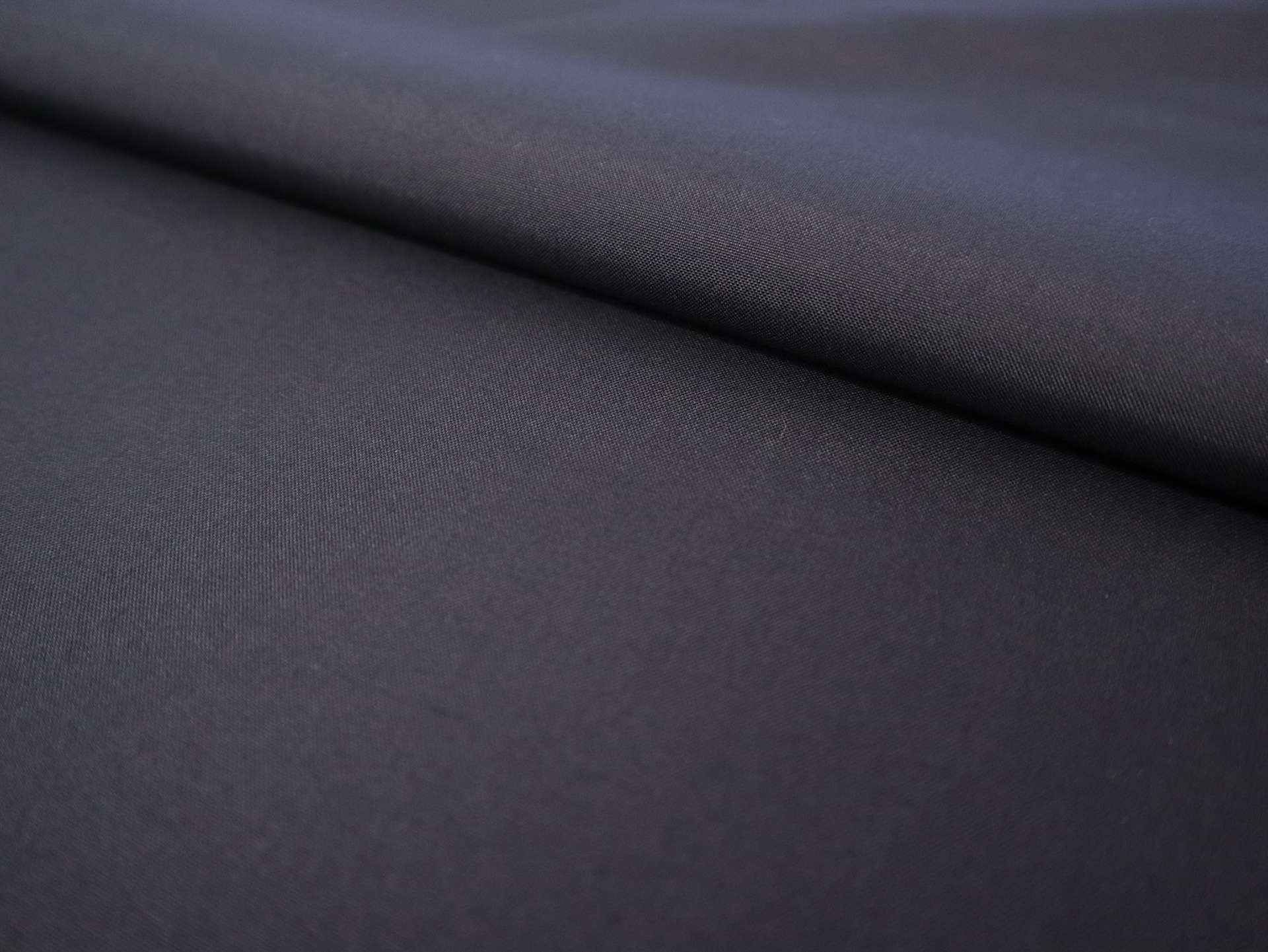 Extra Fine Silk Suiting in Midnight Navy