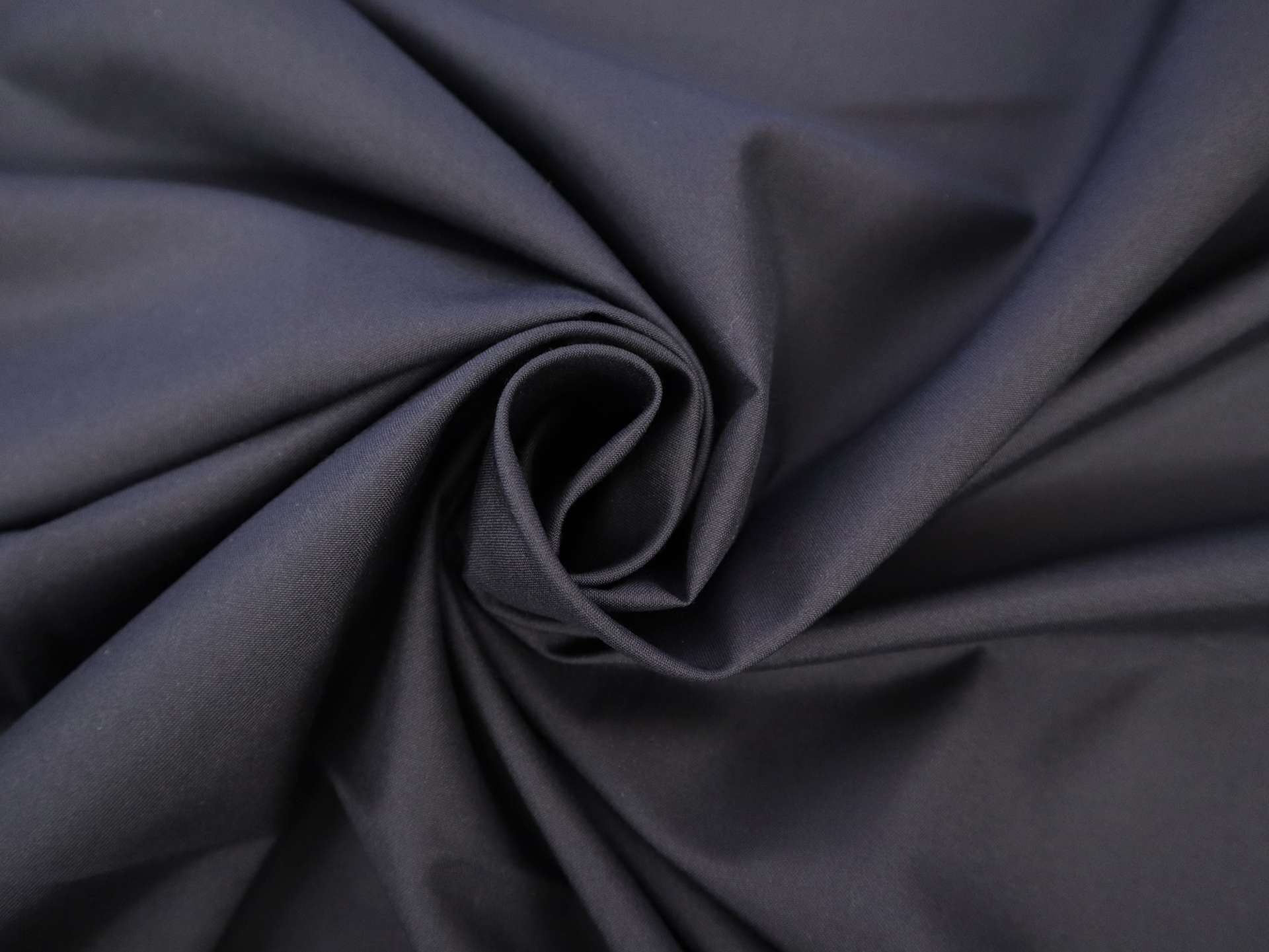 Extra Fine Silk Suiting in Midnight Navy