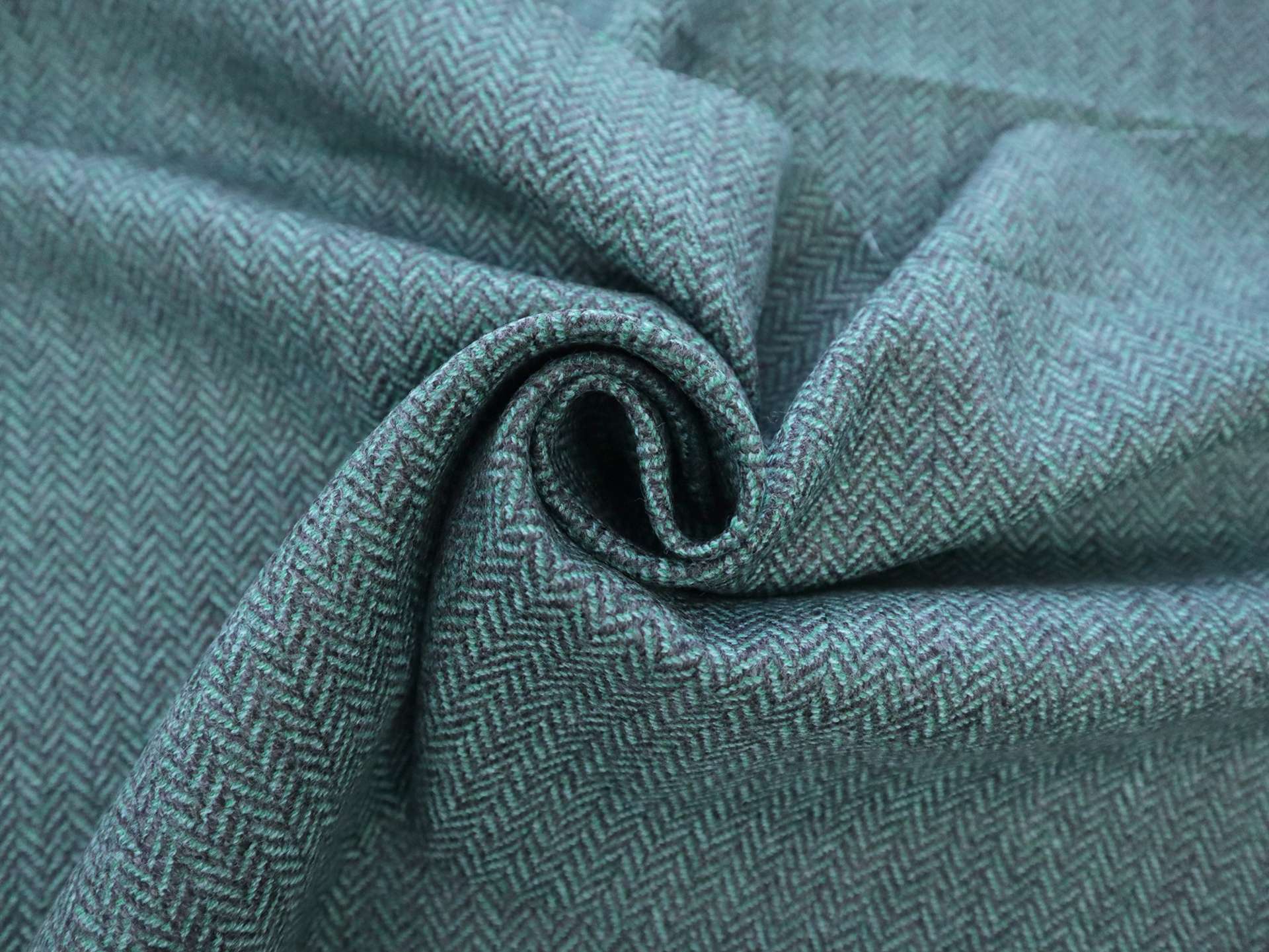 Fine Wool Herringbone in Jade & Charcoal