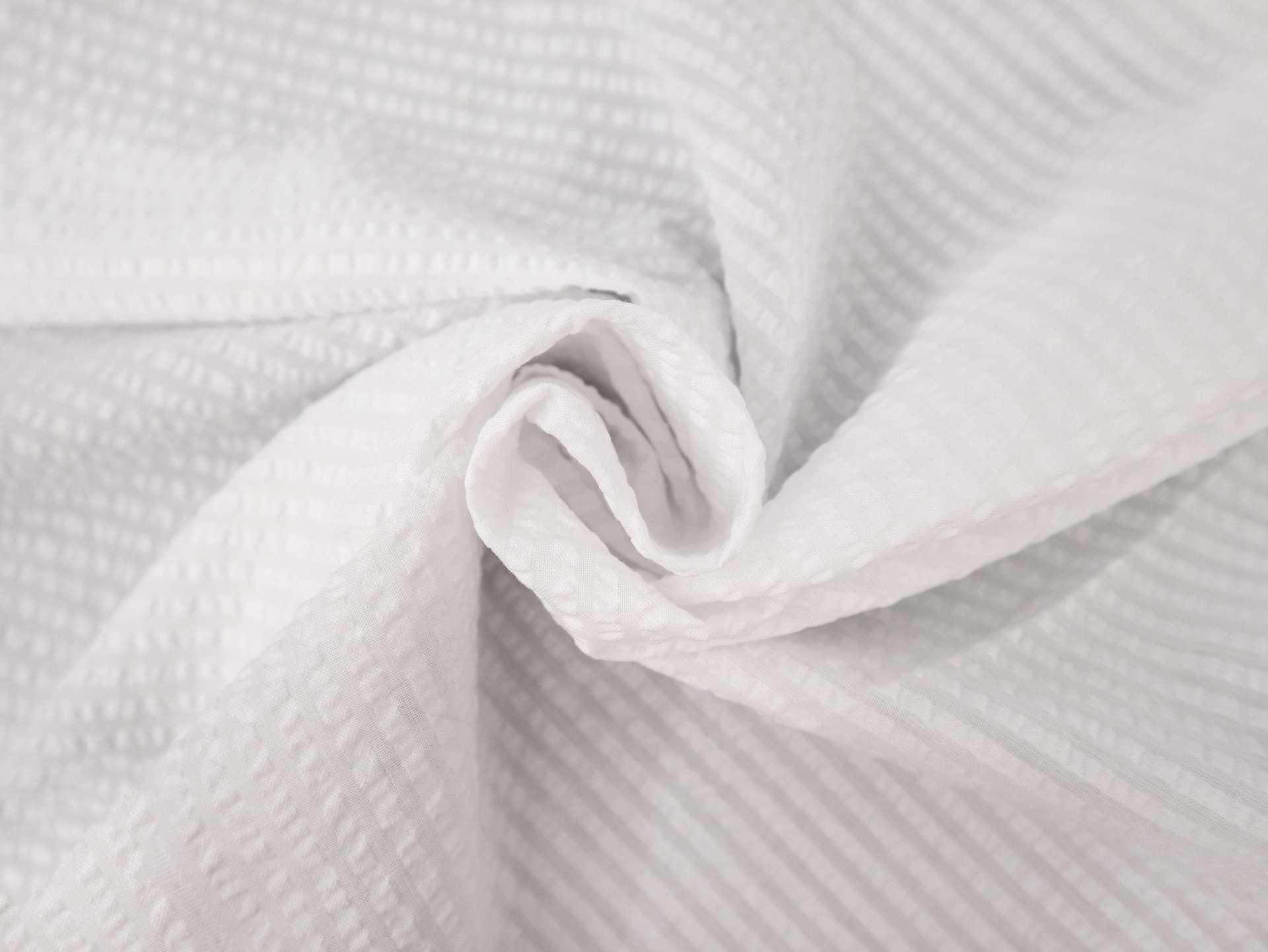 Poly Cotton Seersucker Stripe in White