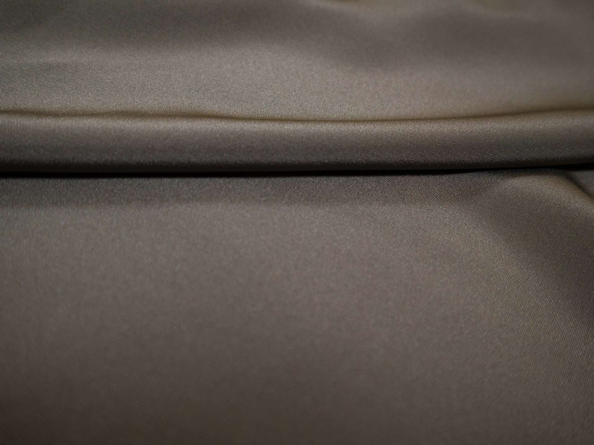 silk 4 ply crepe in metal- flat