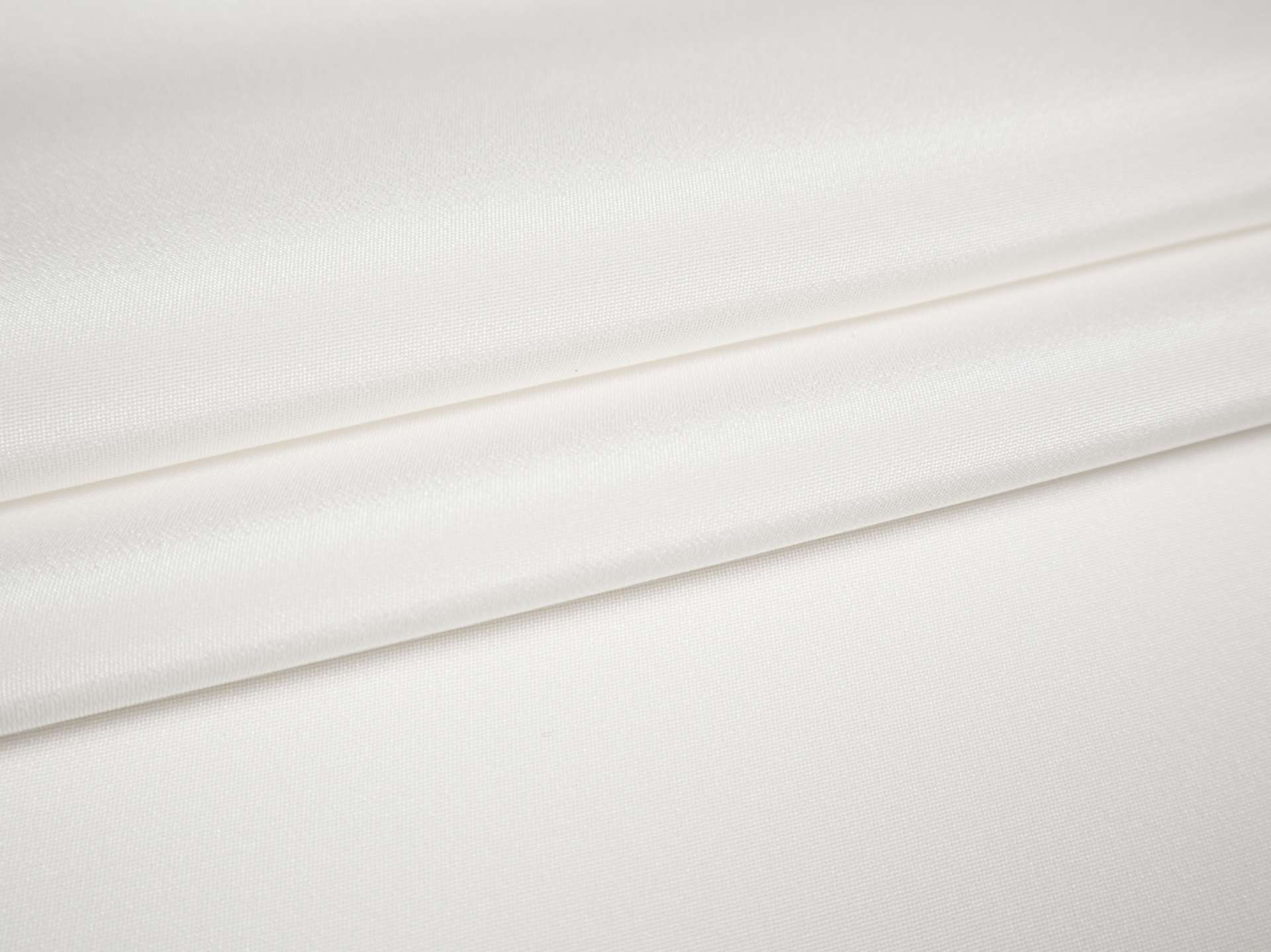 4-ply silk crepe in white flat