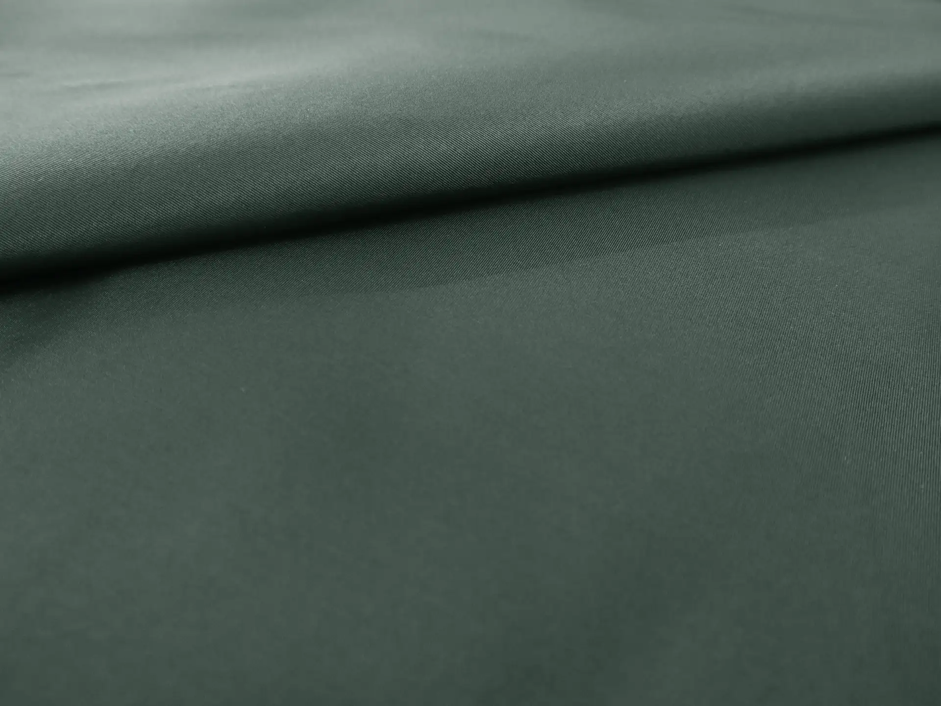Made in Italy Silk Gros de Londres with a Bounce Finish in Hunter Green