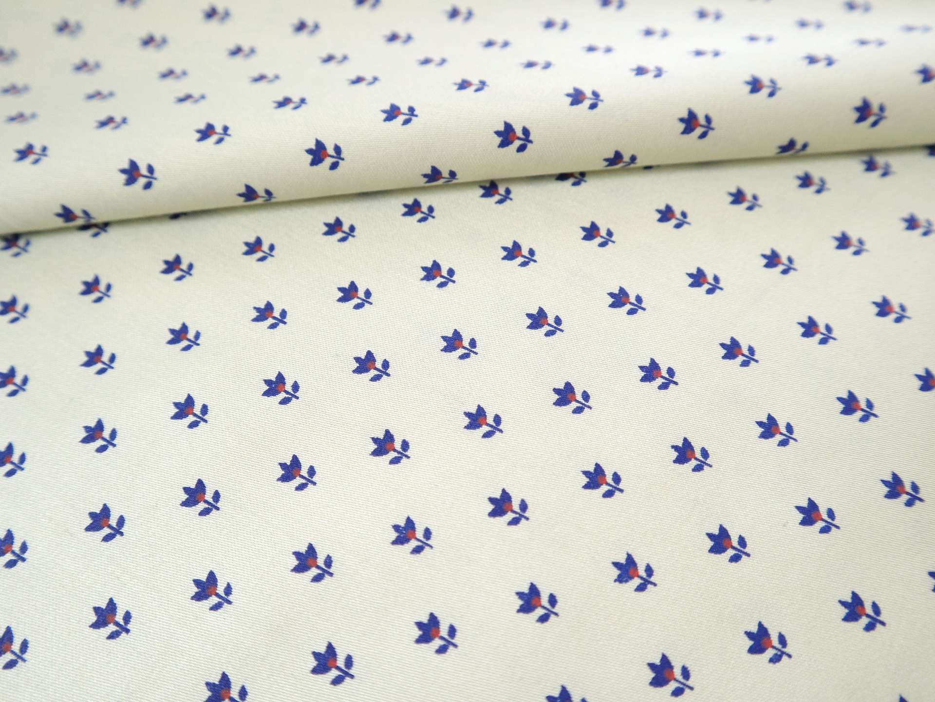 Giza Cotton Sateen with Petite Floral Print