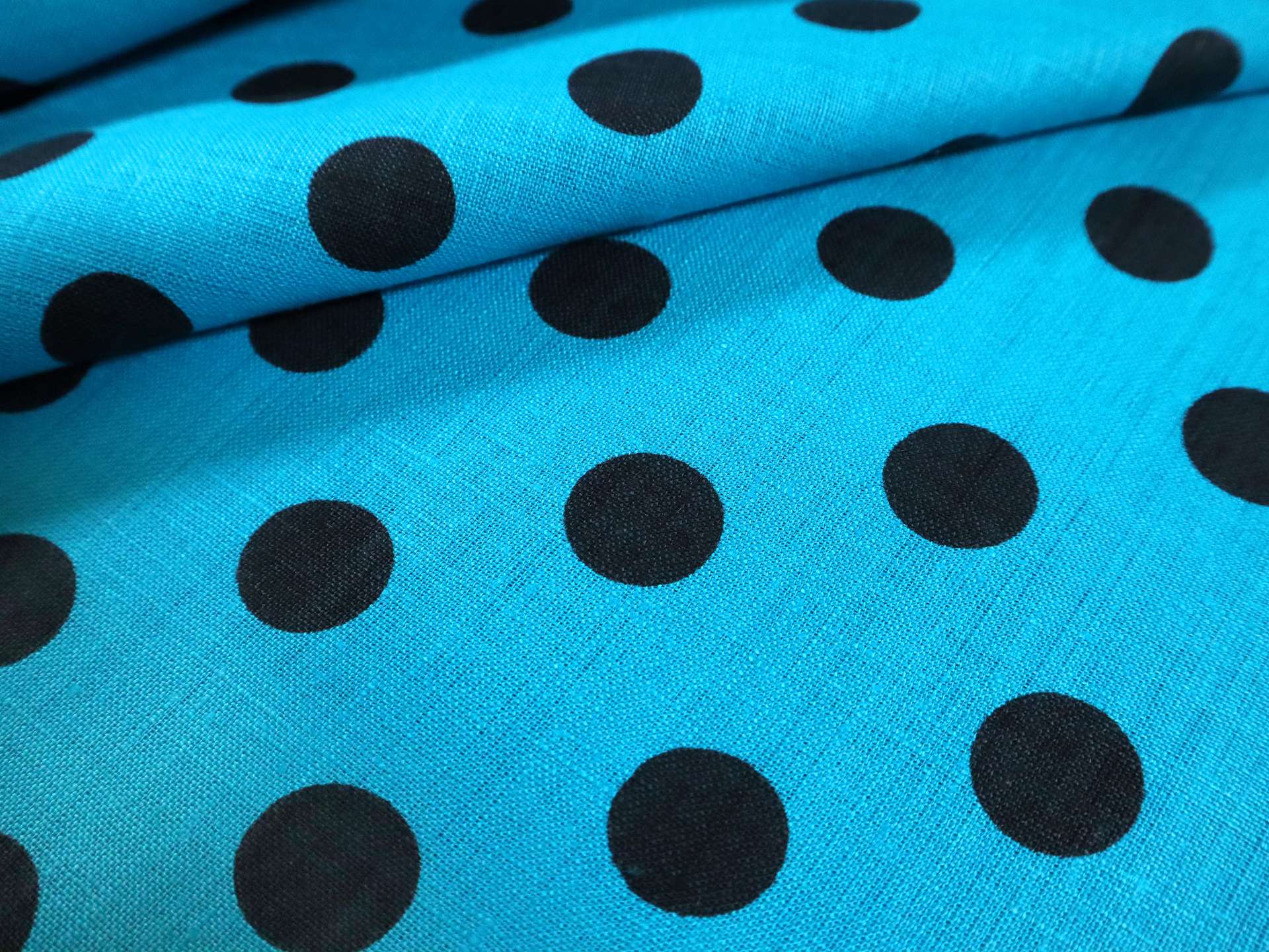 Linen Broadcloth with Polka Dot Print in Blue