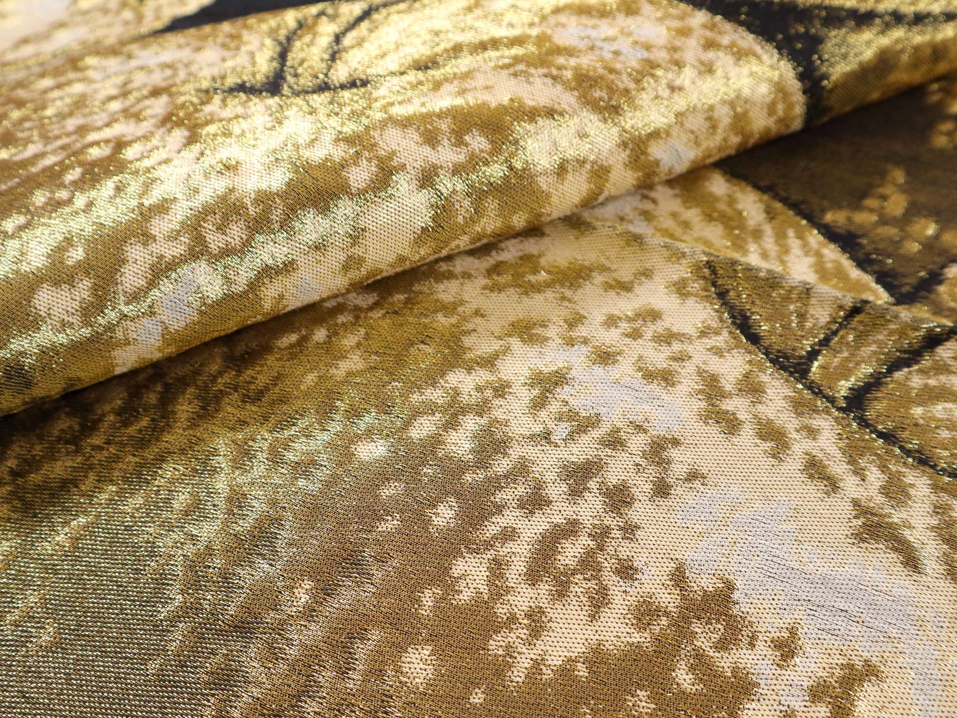 Metallic Brocade with Over Sized Apples in Gold & Black