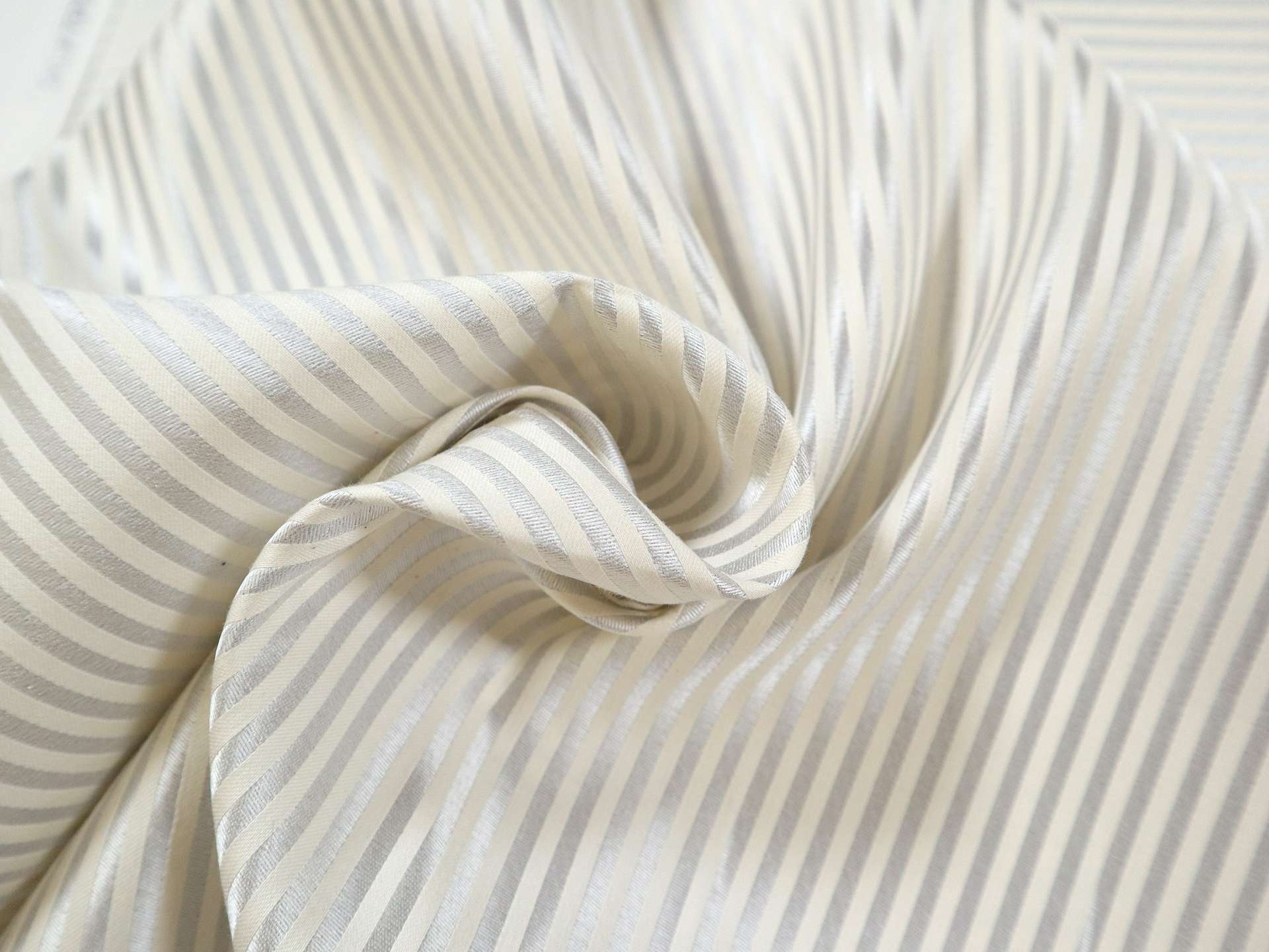 Metallic Stripe in Off White & Silver
