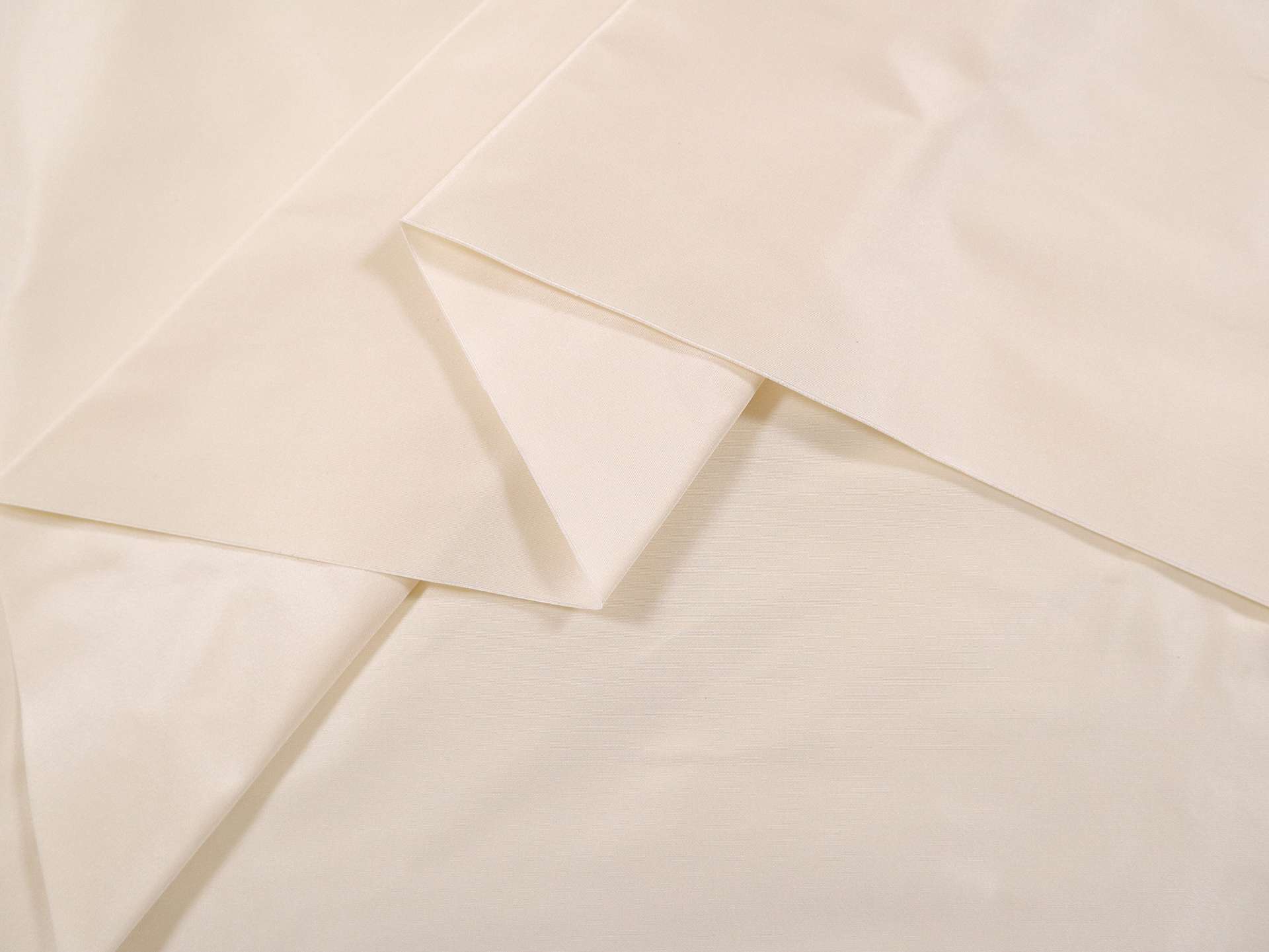 Heavy Weight Silk Taffeta in Ivory