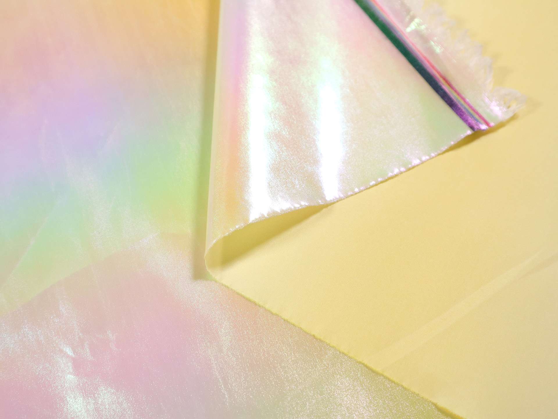 Italian Ultra Fine Vinyl in Yellow Opalescent Ombré