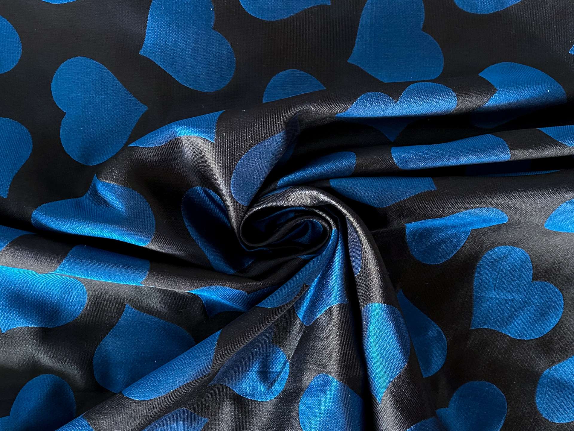 Silk Hearts Jacquard in Royal and Black