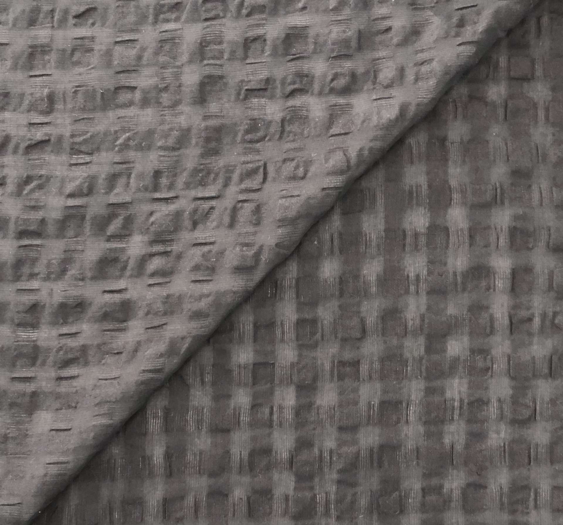 Sustainable Linen Ecovero Viscose Puckered Novelty in Black