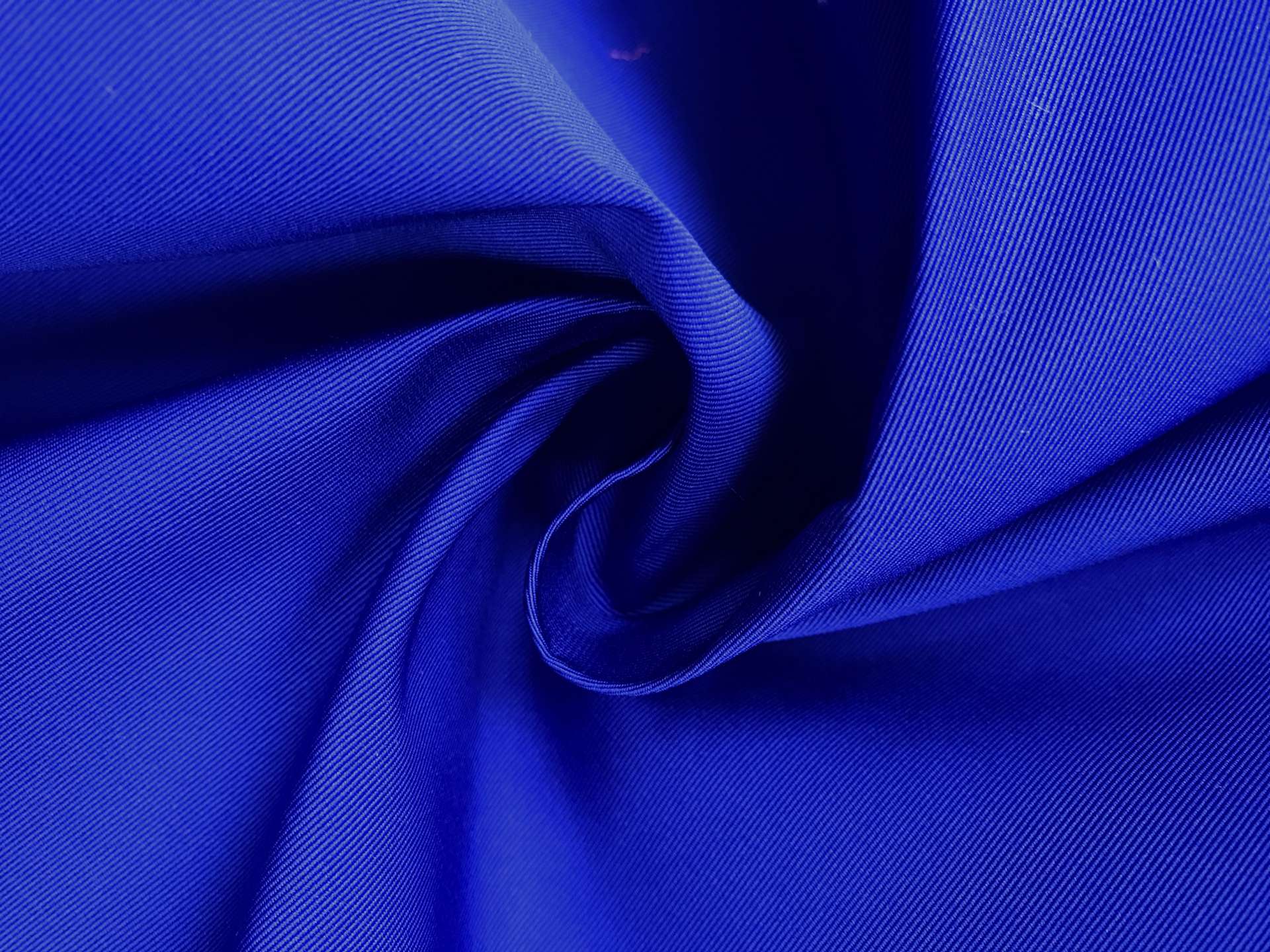 cobalt gros de londres in a swirl