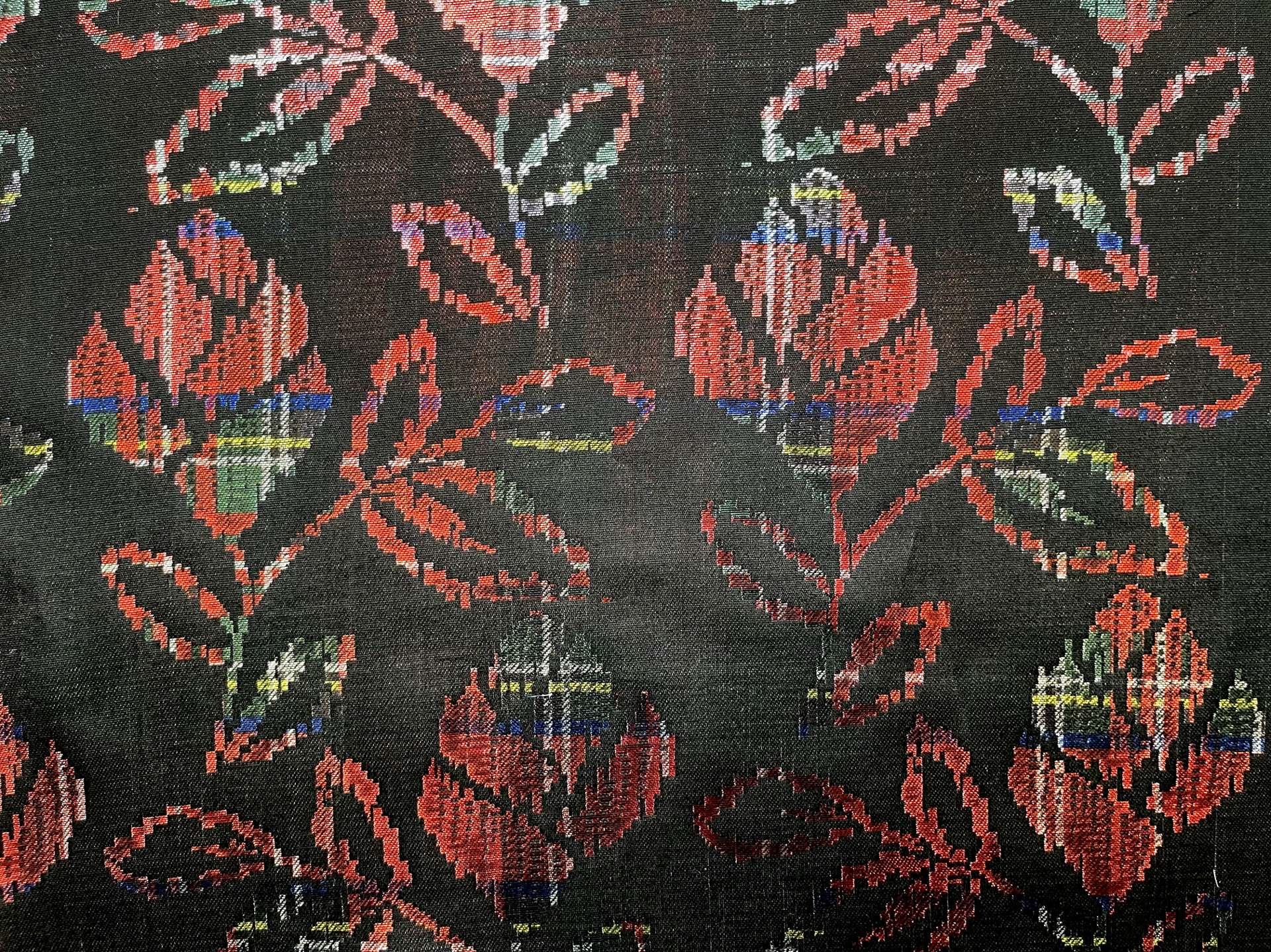Scnp Floral lame brocade in Christmas colors 